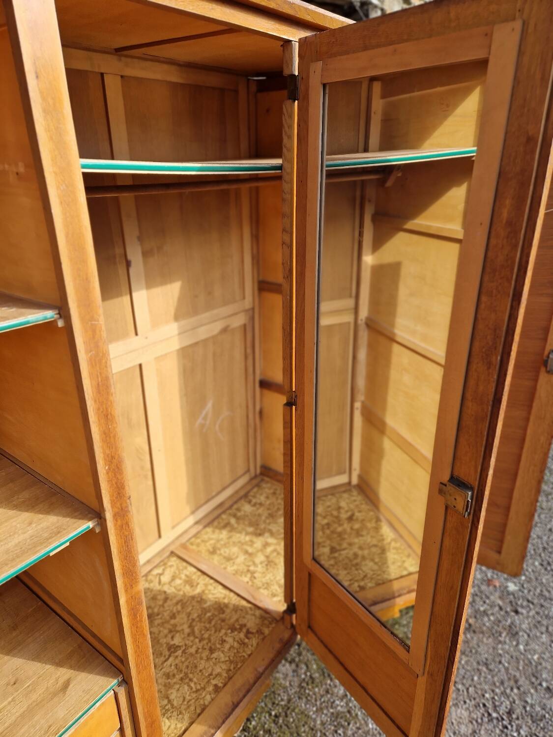Vintage 3-door wardrobe from the 60s/70s.