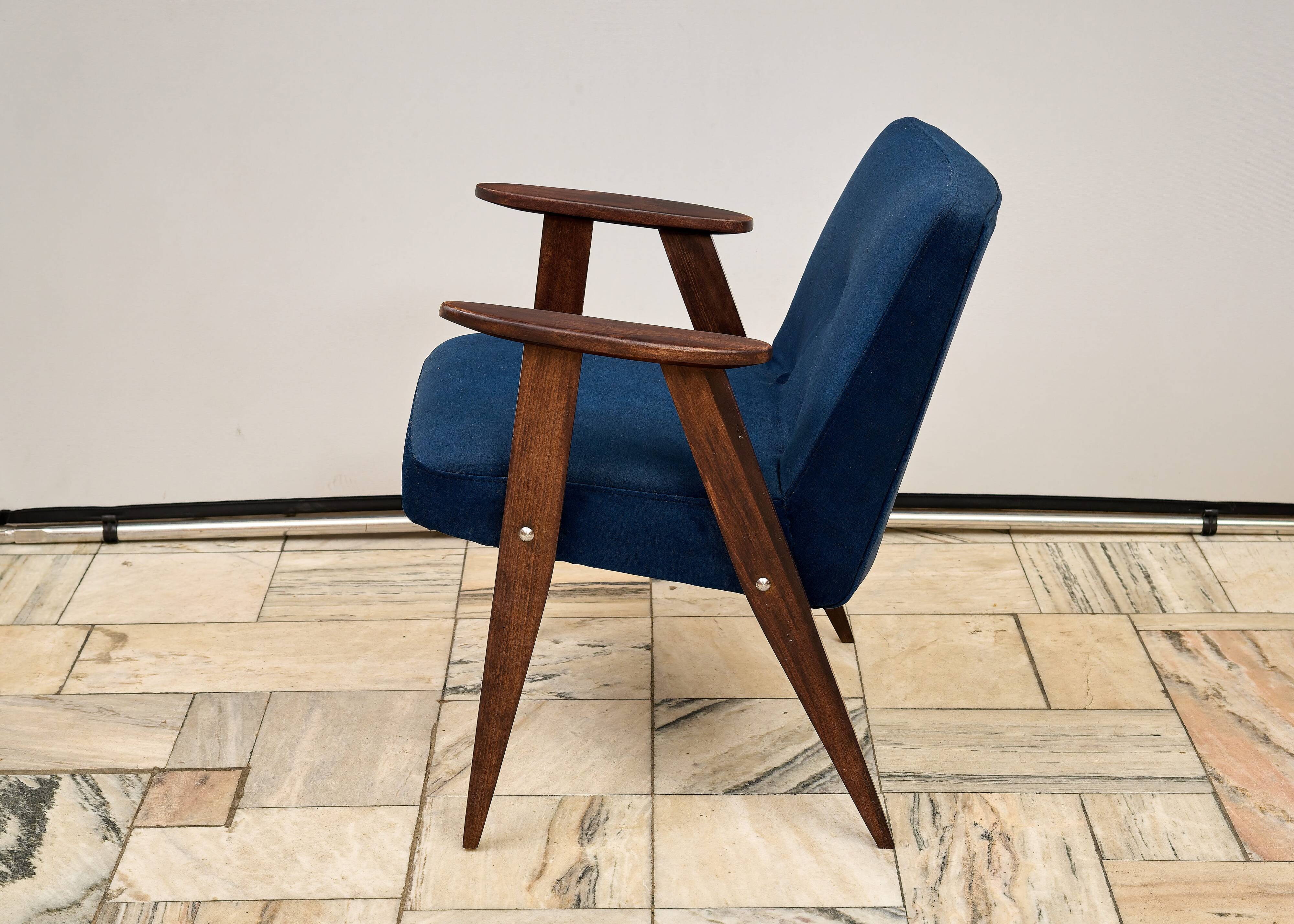 366 Vintage-style armchair, designed by Chierowski, Poland, 1960
