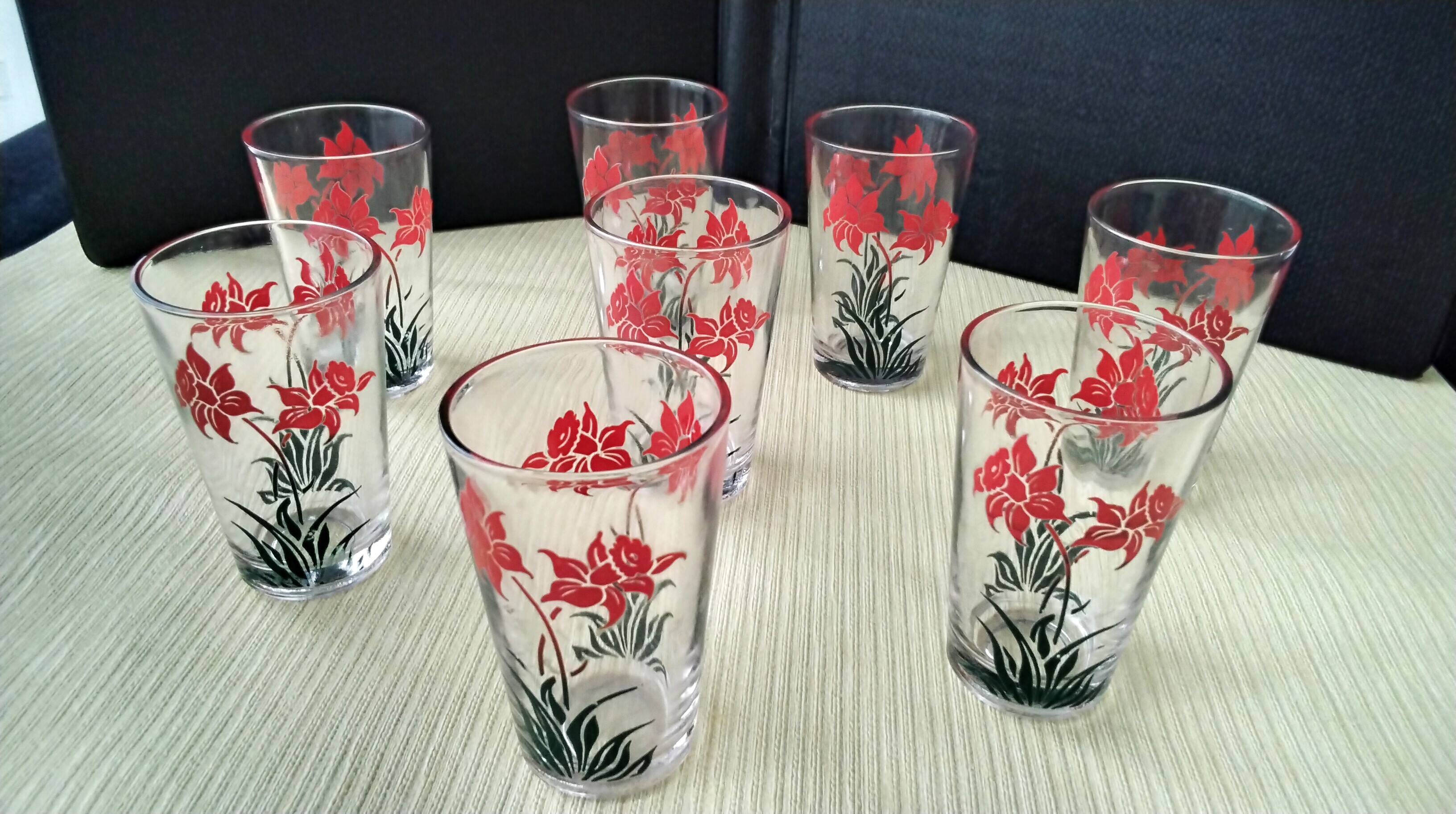 8 ancient glasses with screen-printed decoration