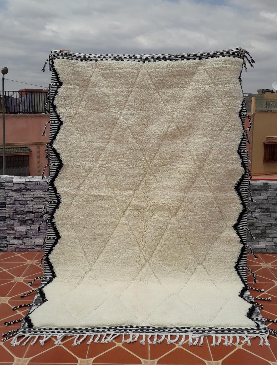 Moroccan Berber carpet beni Ouarain zanafi white and black diamonds 160x250cm