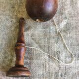 Bilboquet ancien en bois de noyer