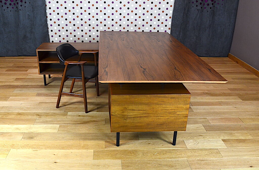 Vintage 1970 corner office