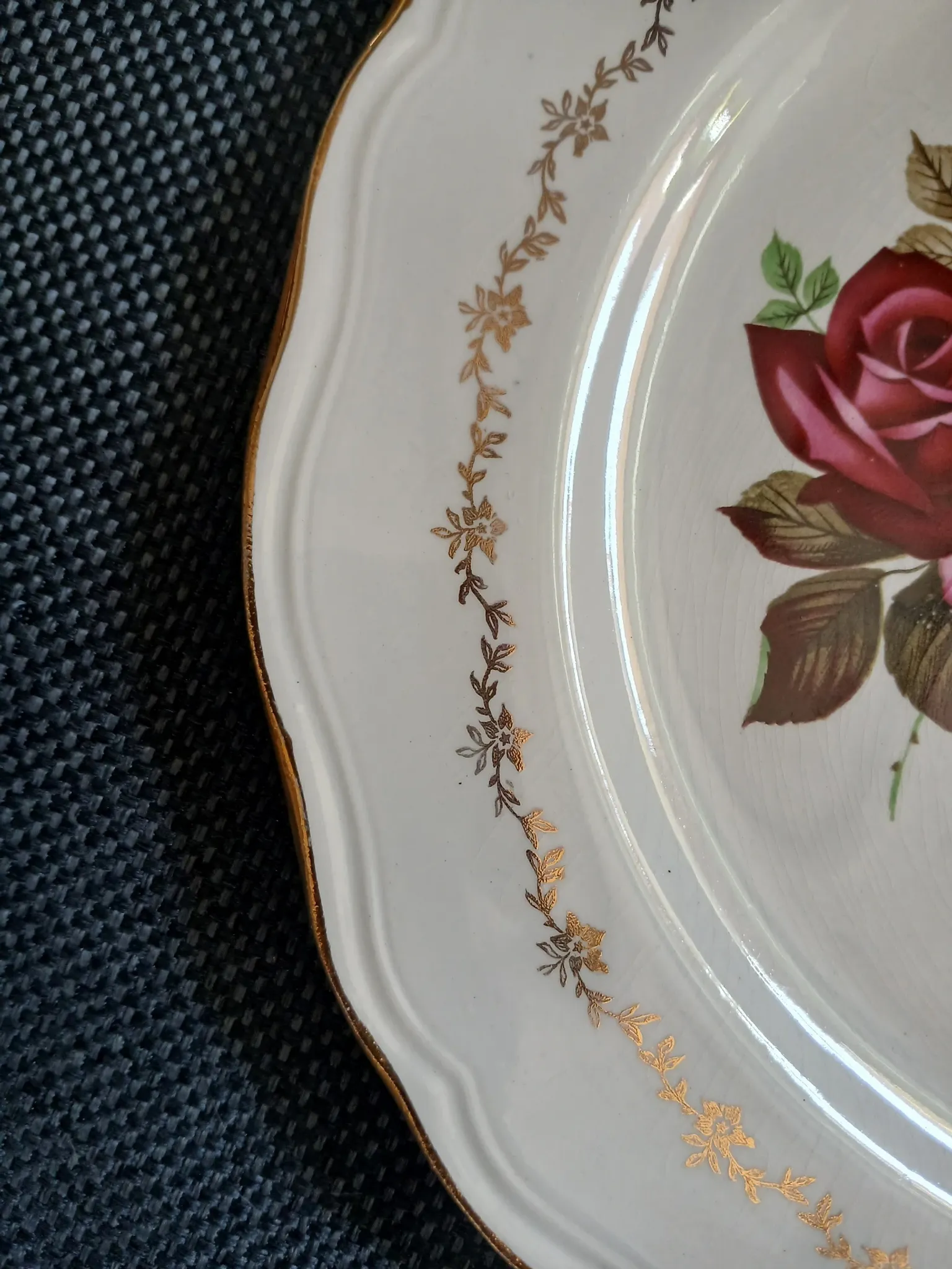 6 antique flat plates in porcelain