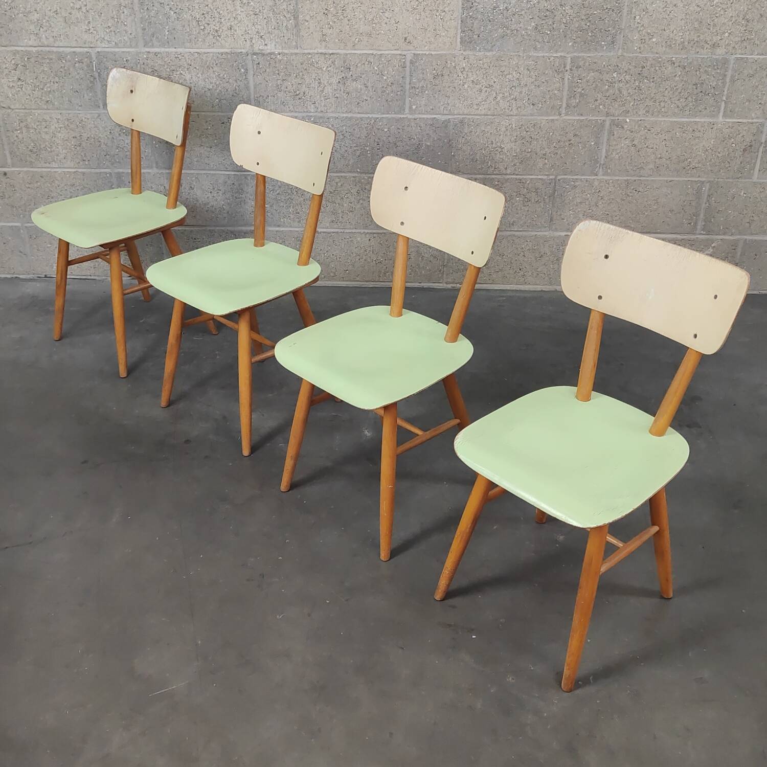 Lot de 4 chaises TON en bois , vert pastel et crème 1960