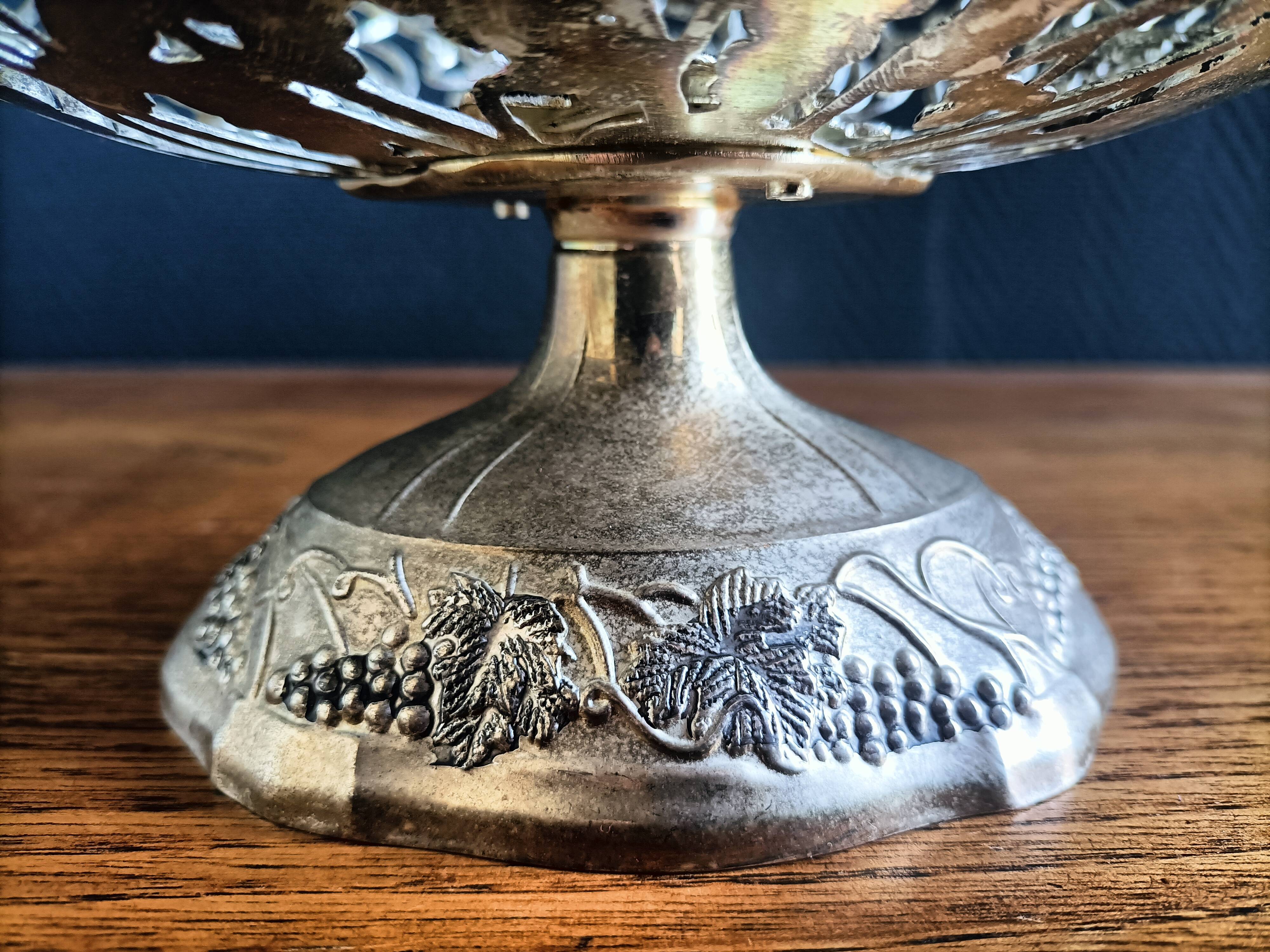 Silver-plated fruit bowl with foot