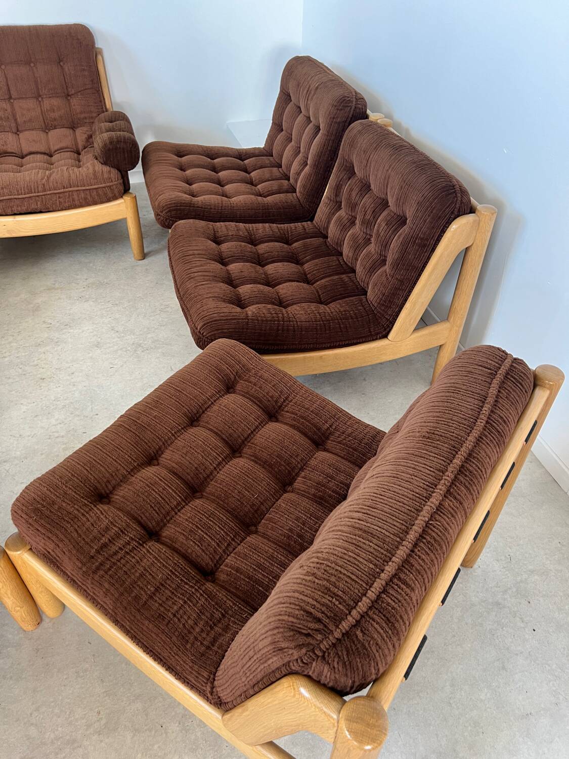 Old modular living room 7 armchairs and vintage Scandinavian design coffee table from the 60s