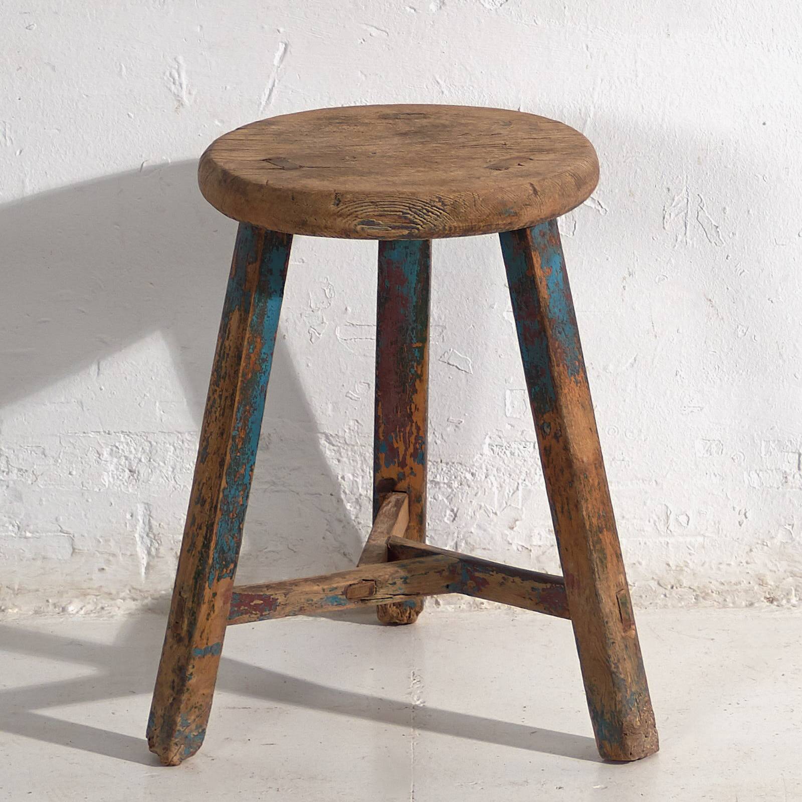 Ancien tabouret patiné bleu ciel (c.1900)