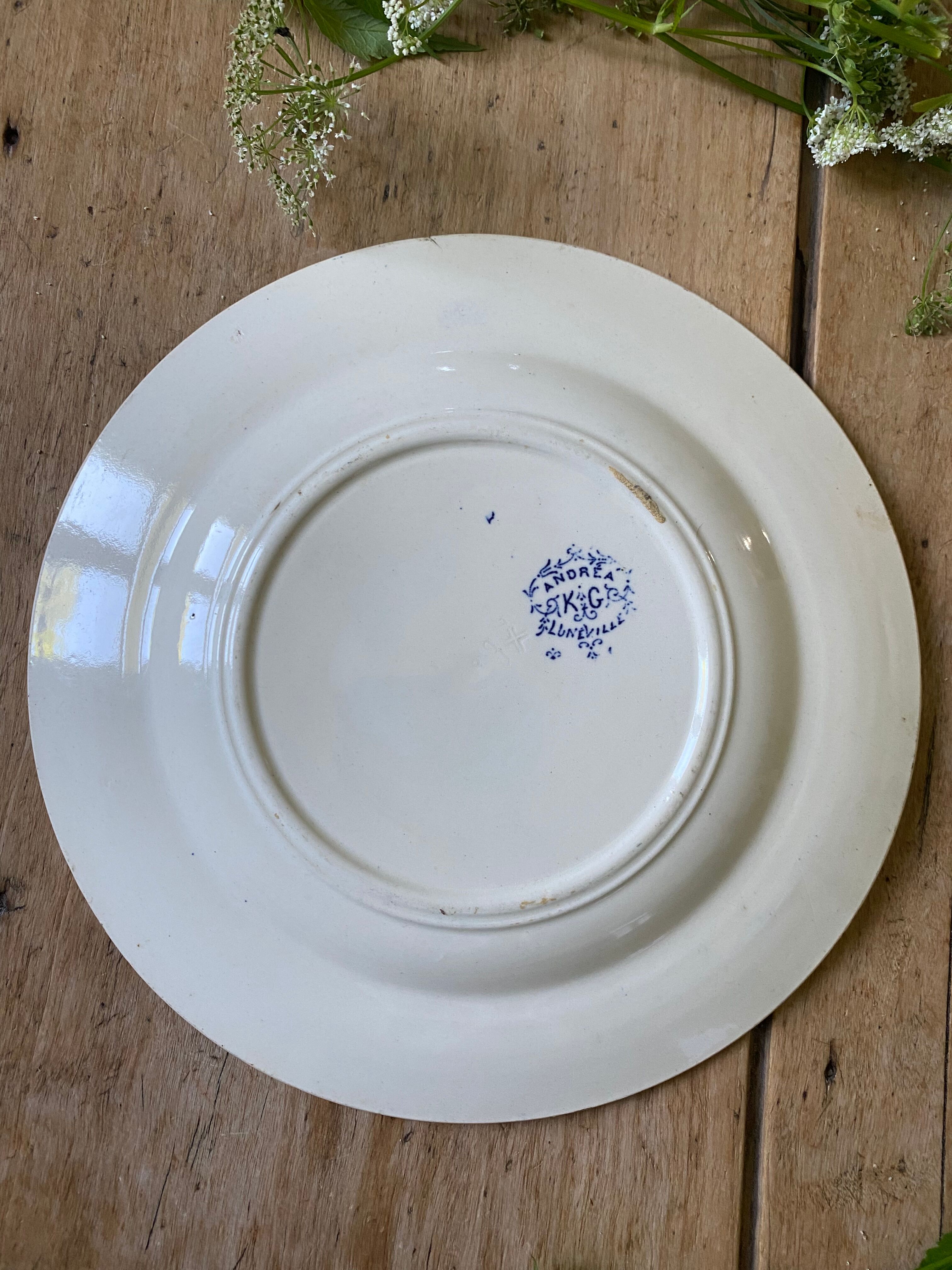 Assiette décor floral bleu KG Luneville