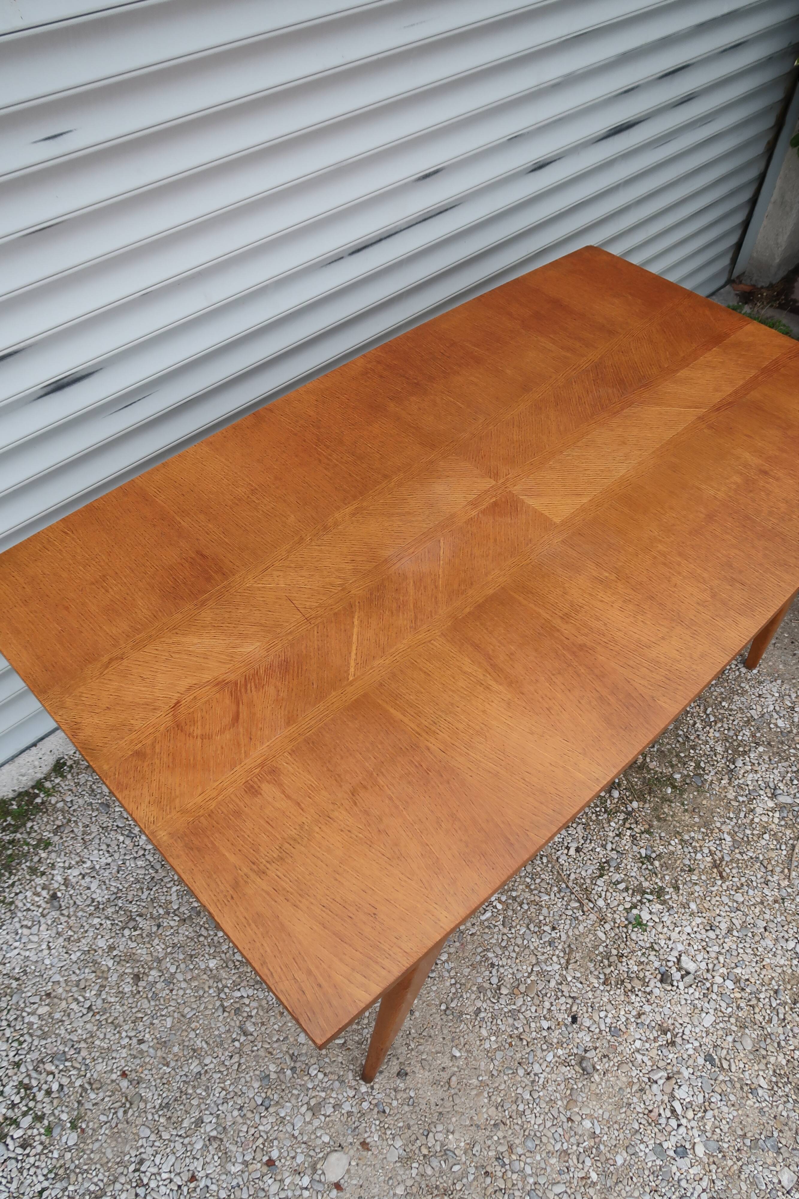 Scandinavian table compass feet