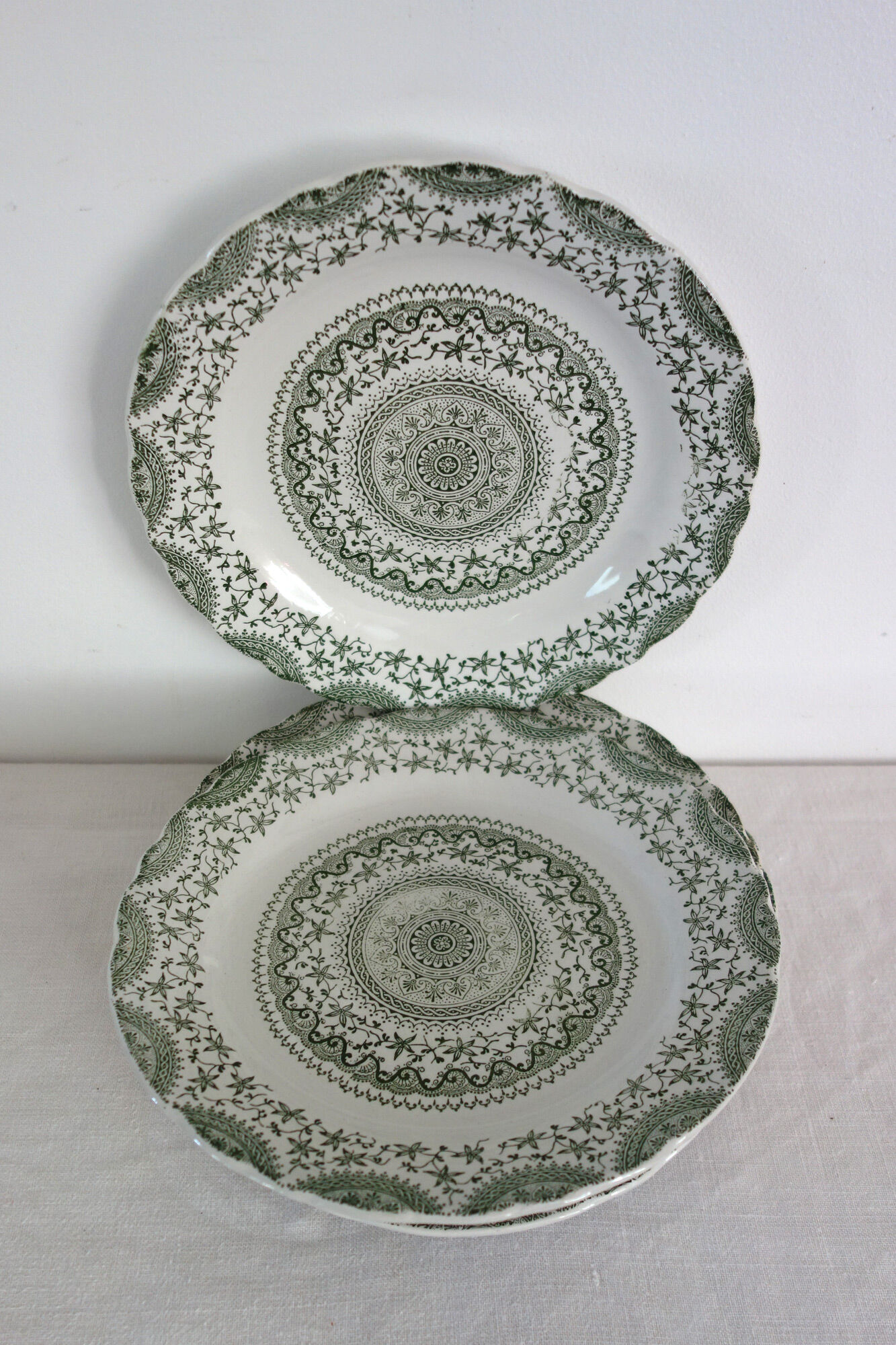 8 flat plates Terre de Fer "Earthenware"