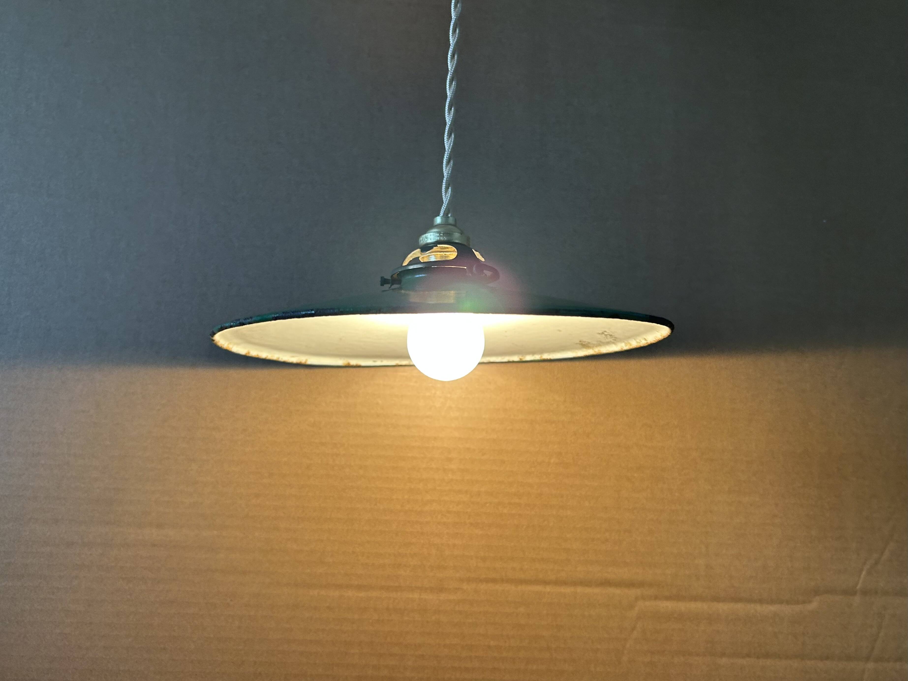 Suspension industrielle ancienne