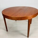 Extendable round table