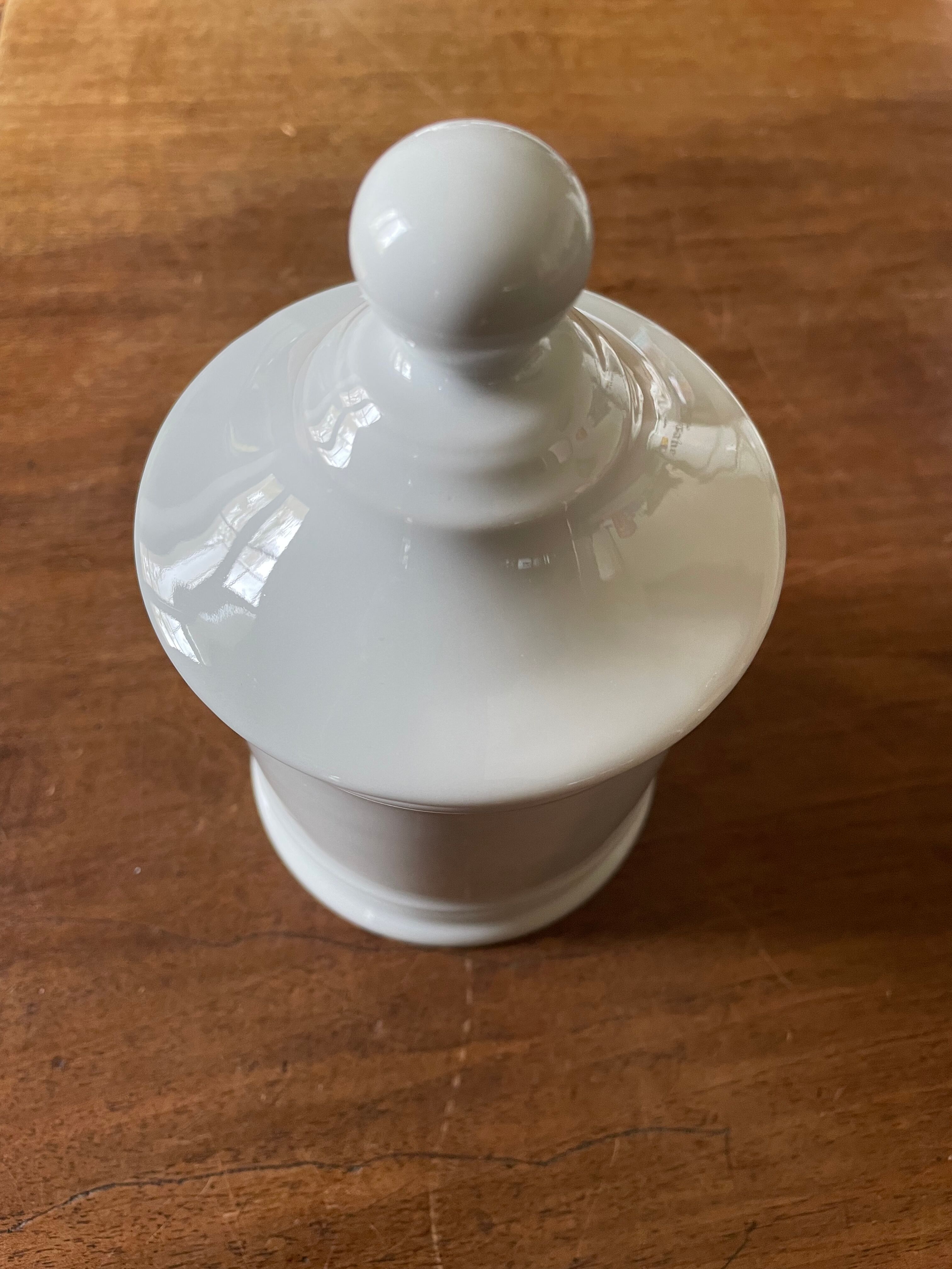 Apothecary pot in white Limoges porcelain