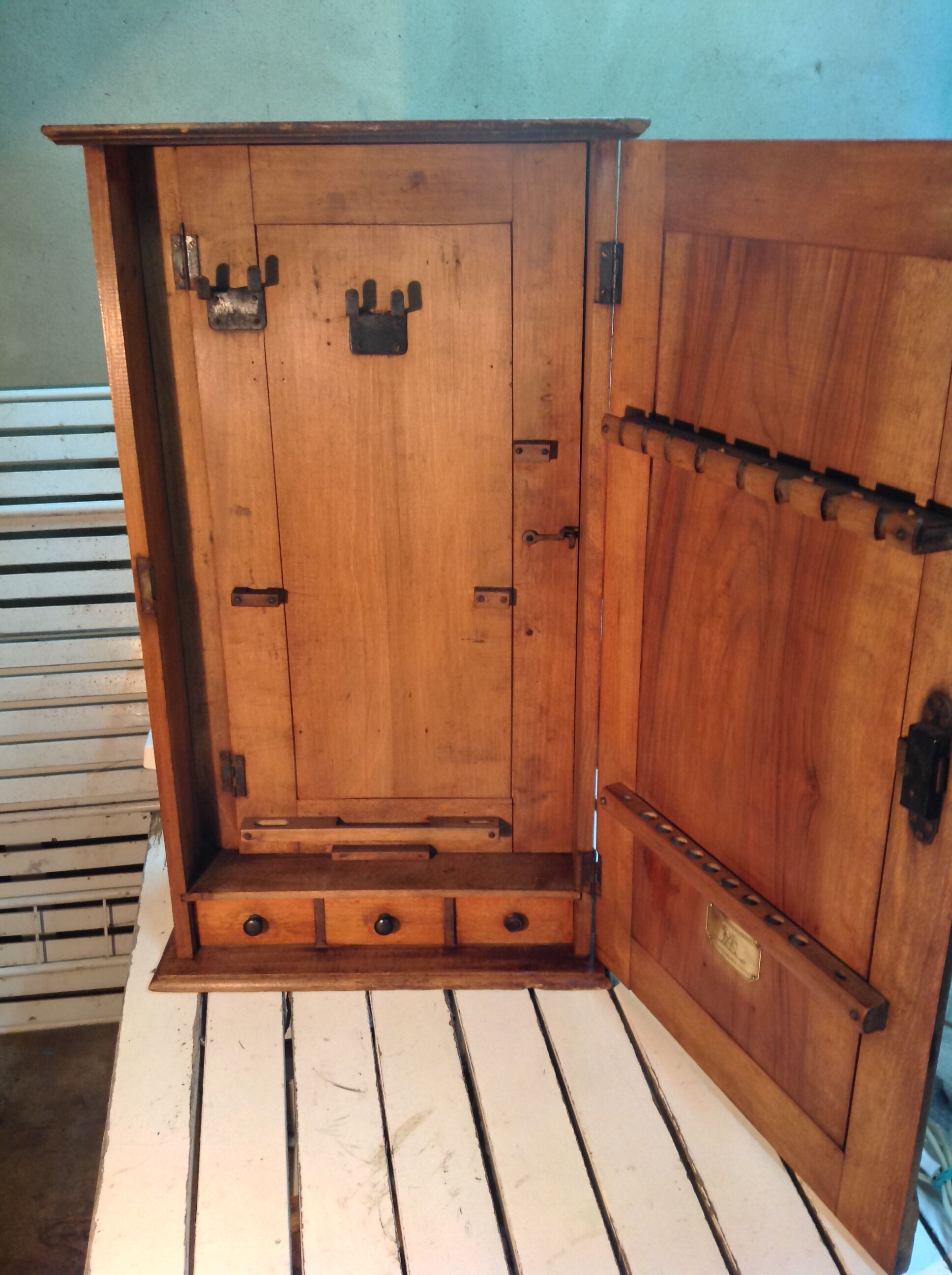 Peugeot tool cabinet