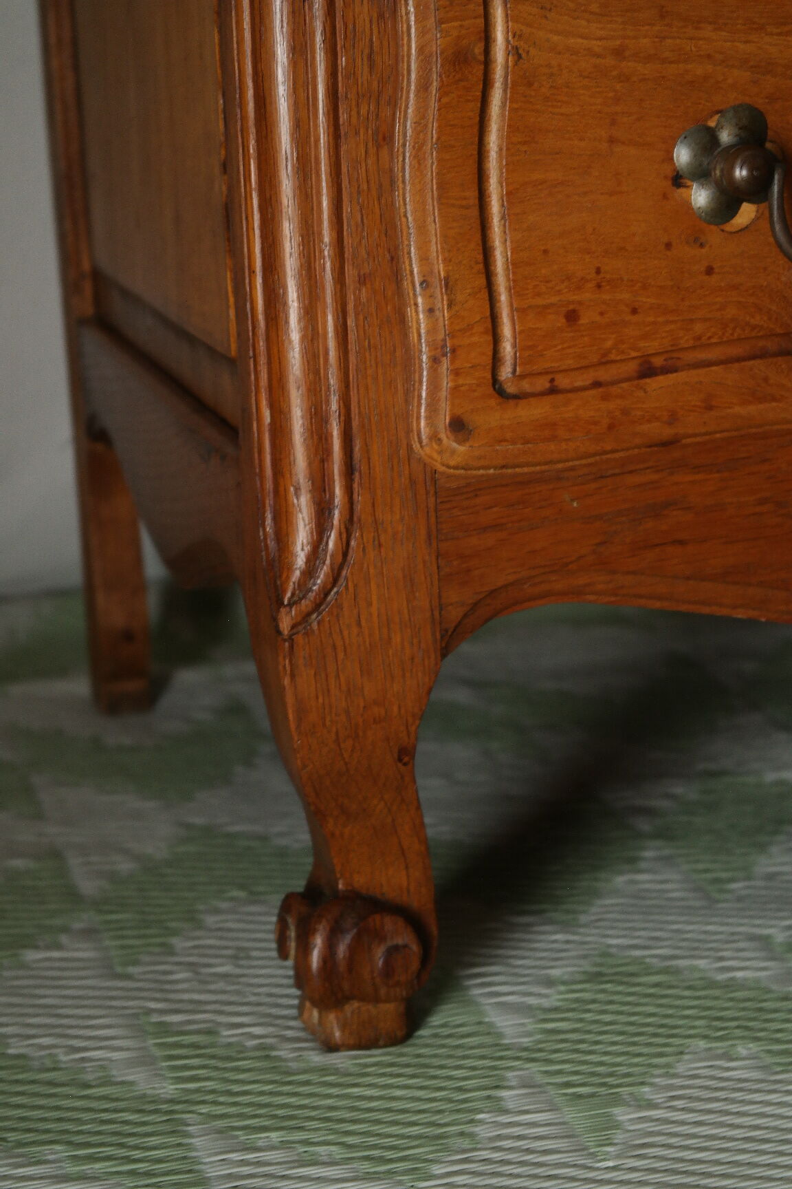 Commode campagnarde en chêne massif vintage