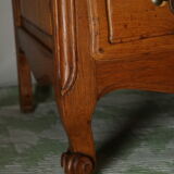 Country chest of drawers in vintage solid oak