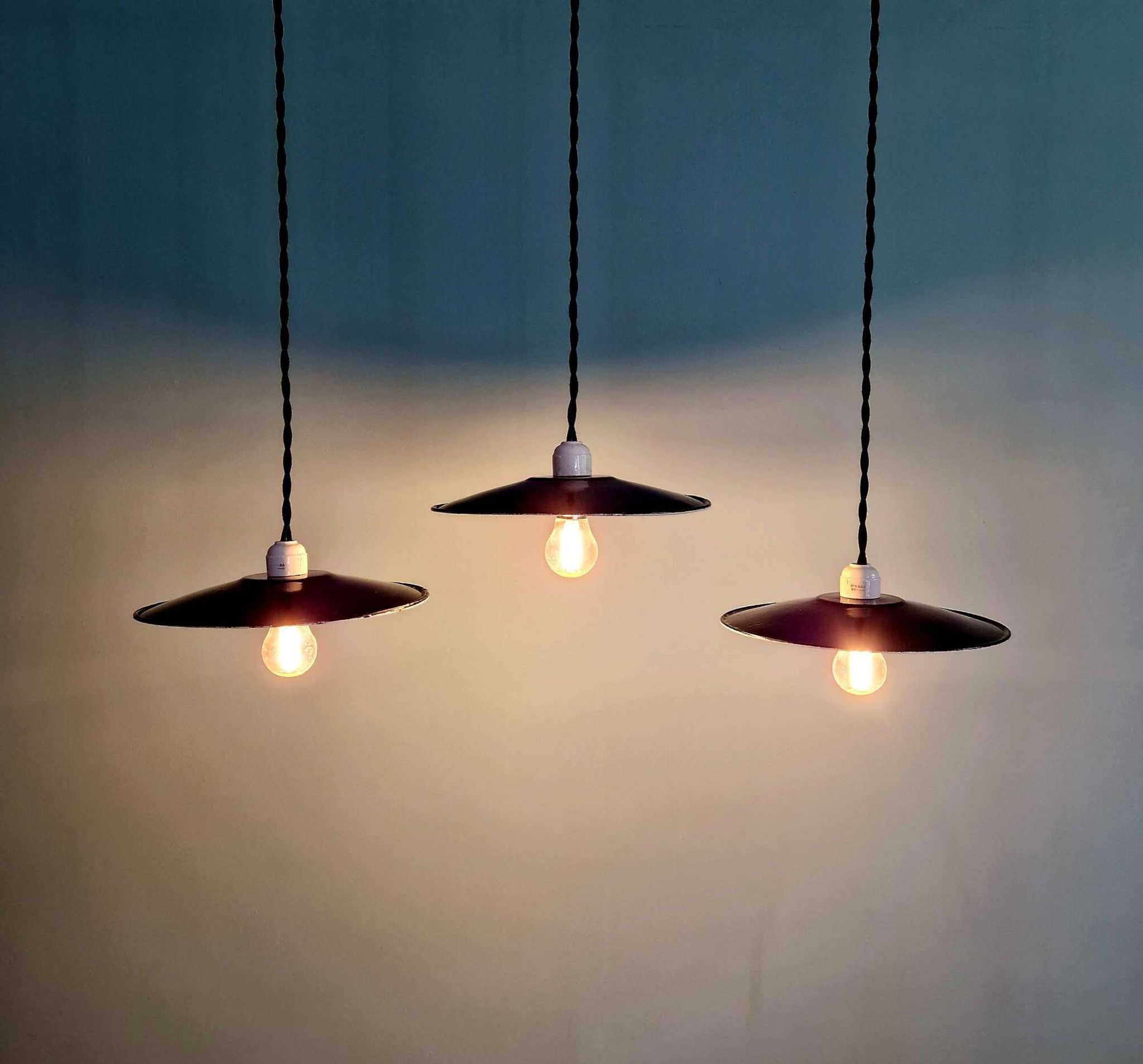 Set of 4 industrial pendant lights in black and white enamelled sheet metal