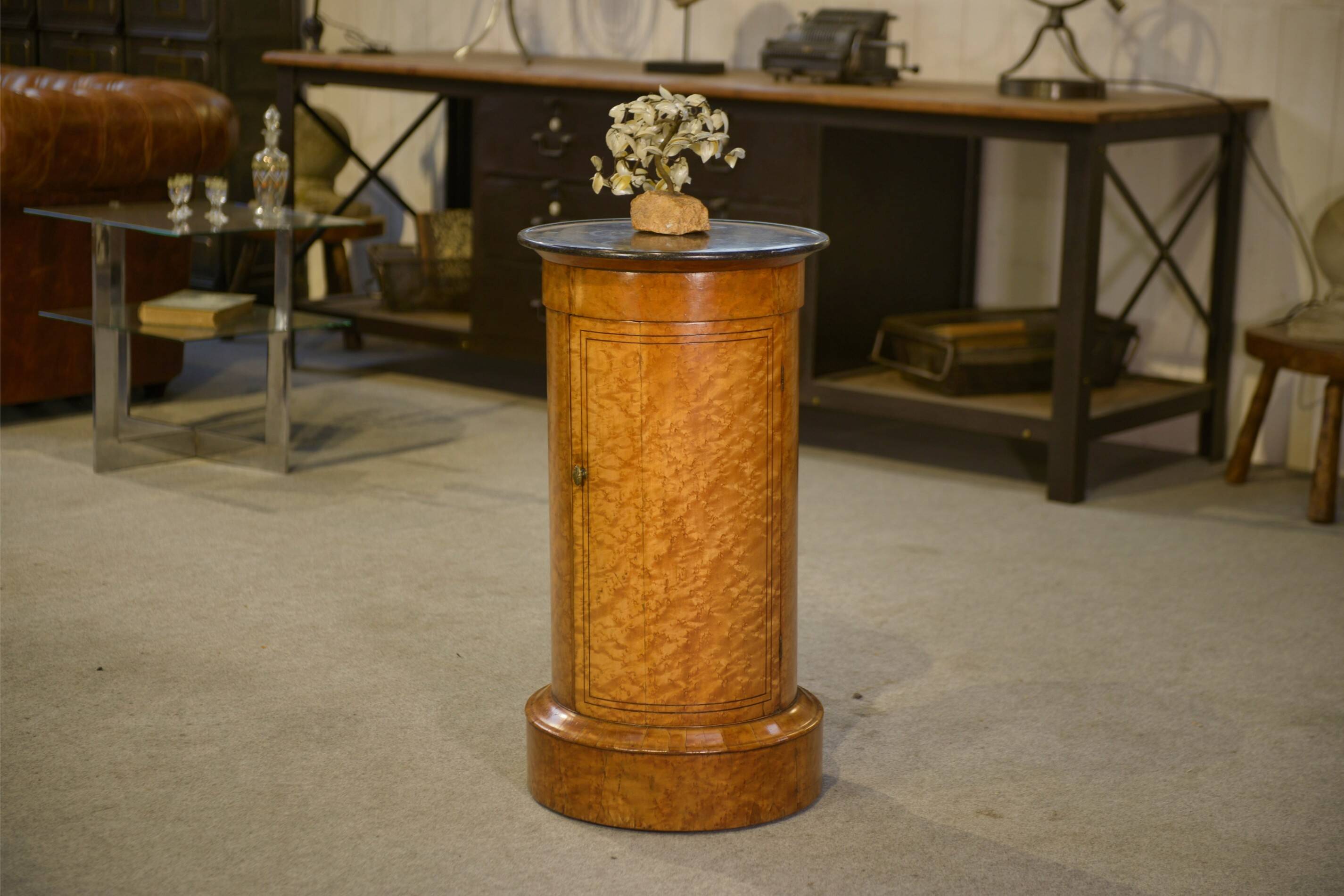 Empire gueridon in mottled maple with a blue stone top, 19th century.