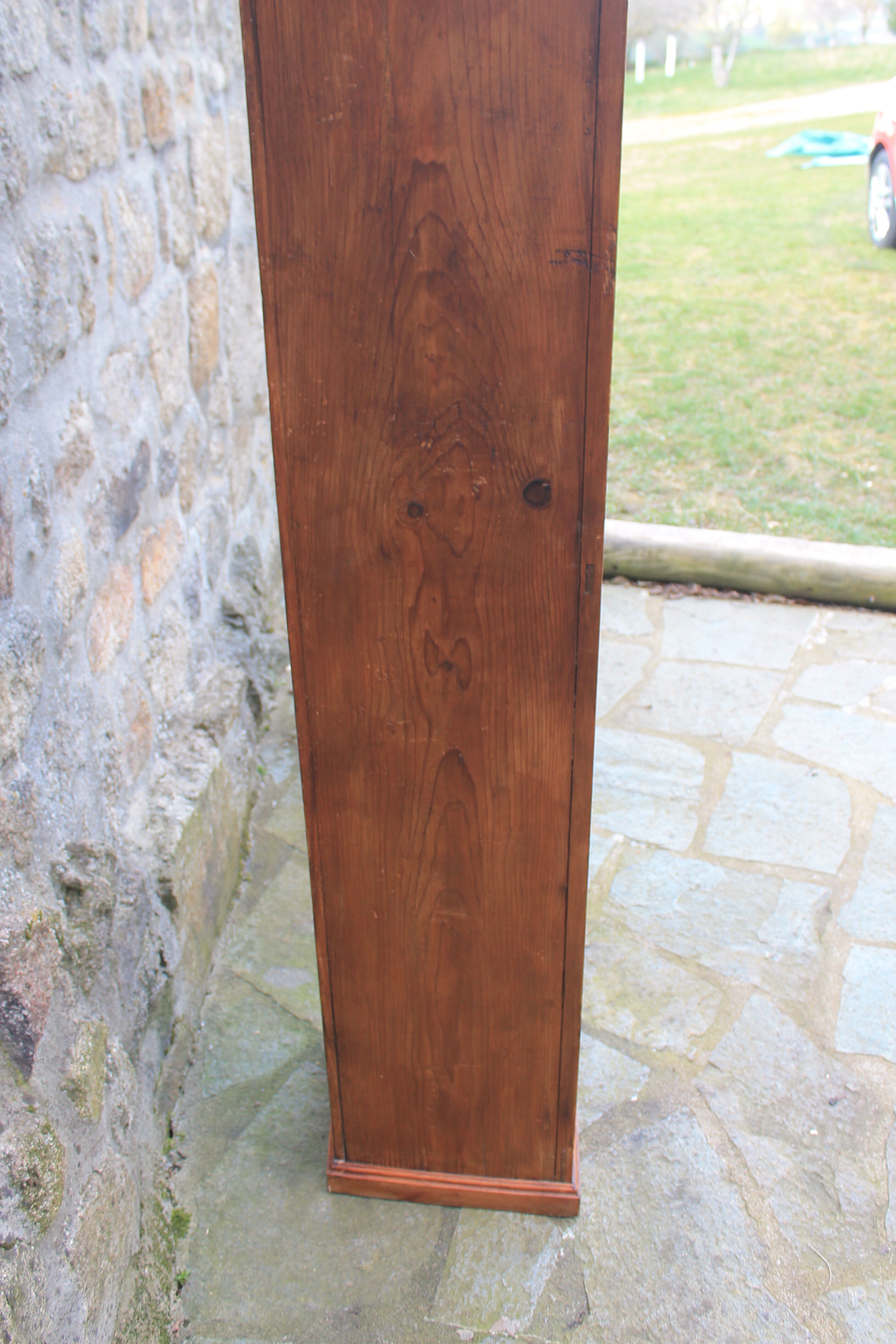 Corner store showcase