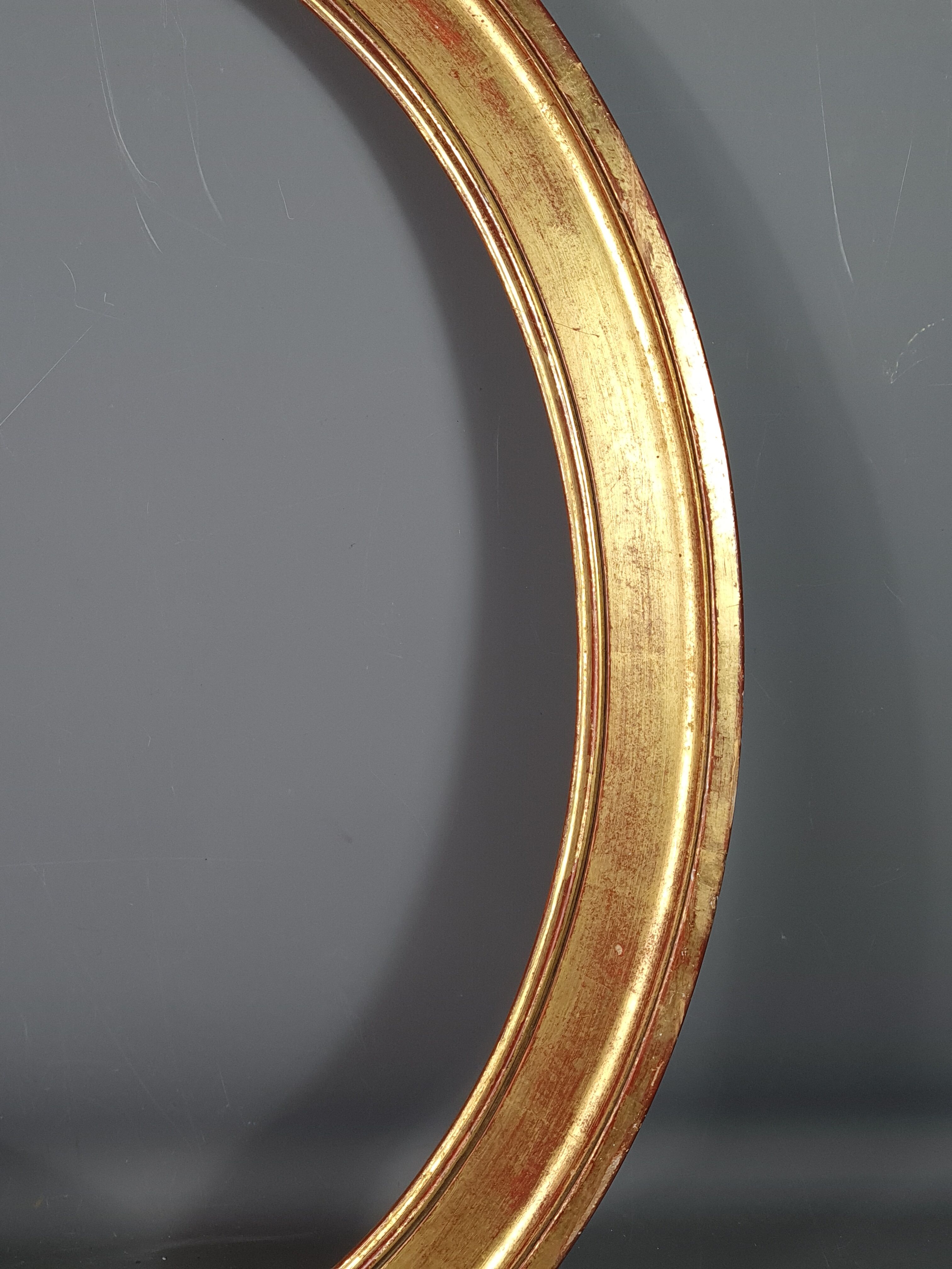 Old oval frame gilded wood with gold leaf 58.5x48.5 cm, foliage 49.8x40.8 cm SB