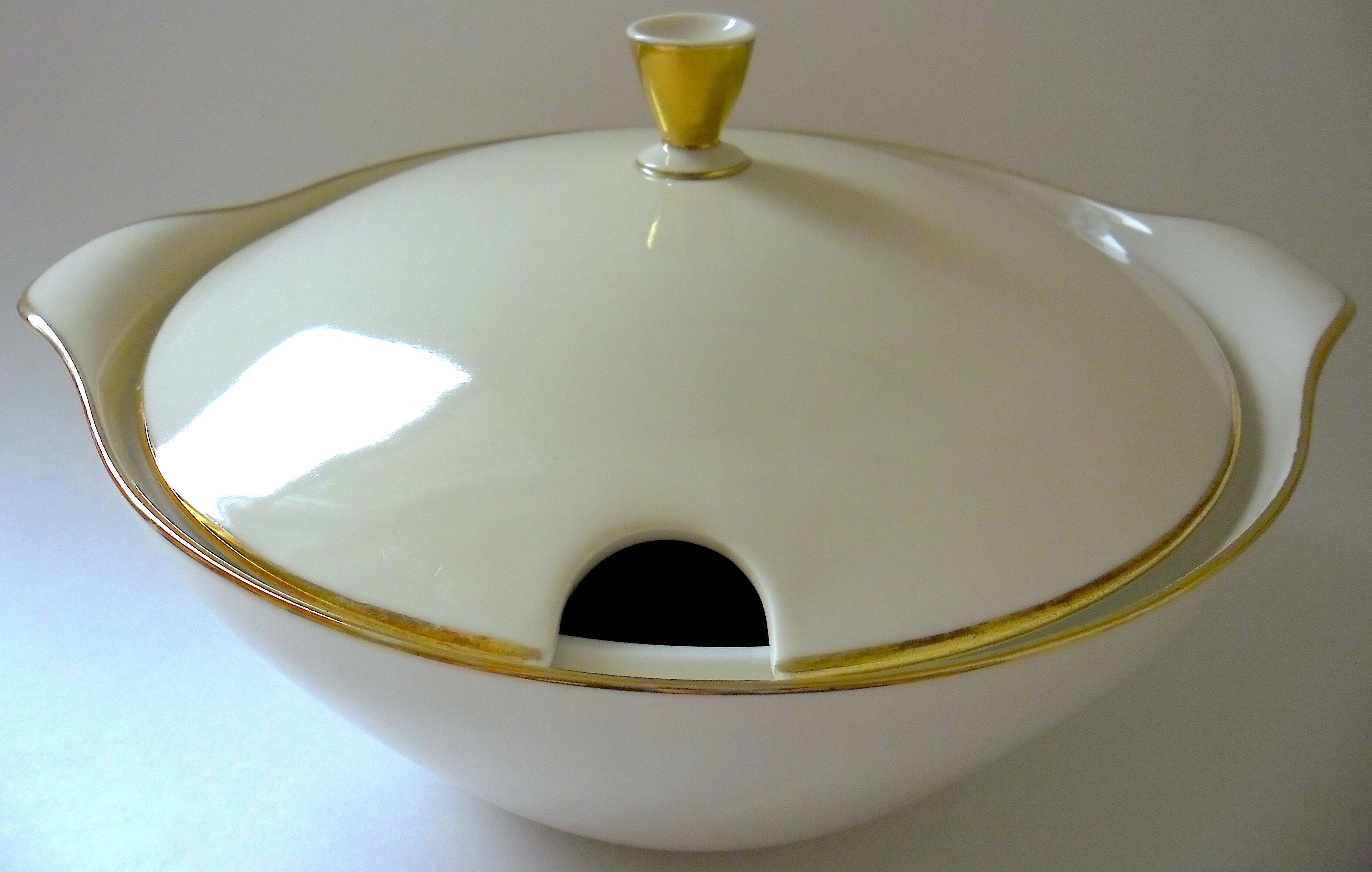 Seltmann-Weiden white and gold porcelain soup kitchen (Bavaria)