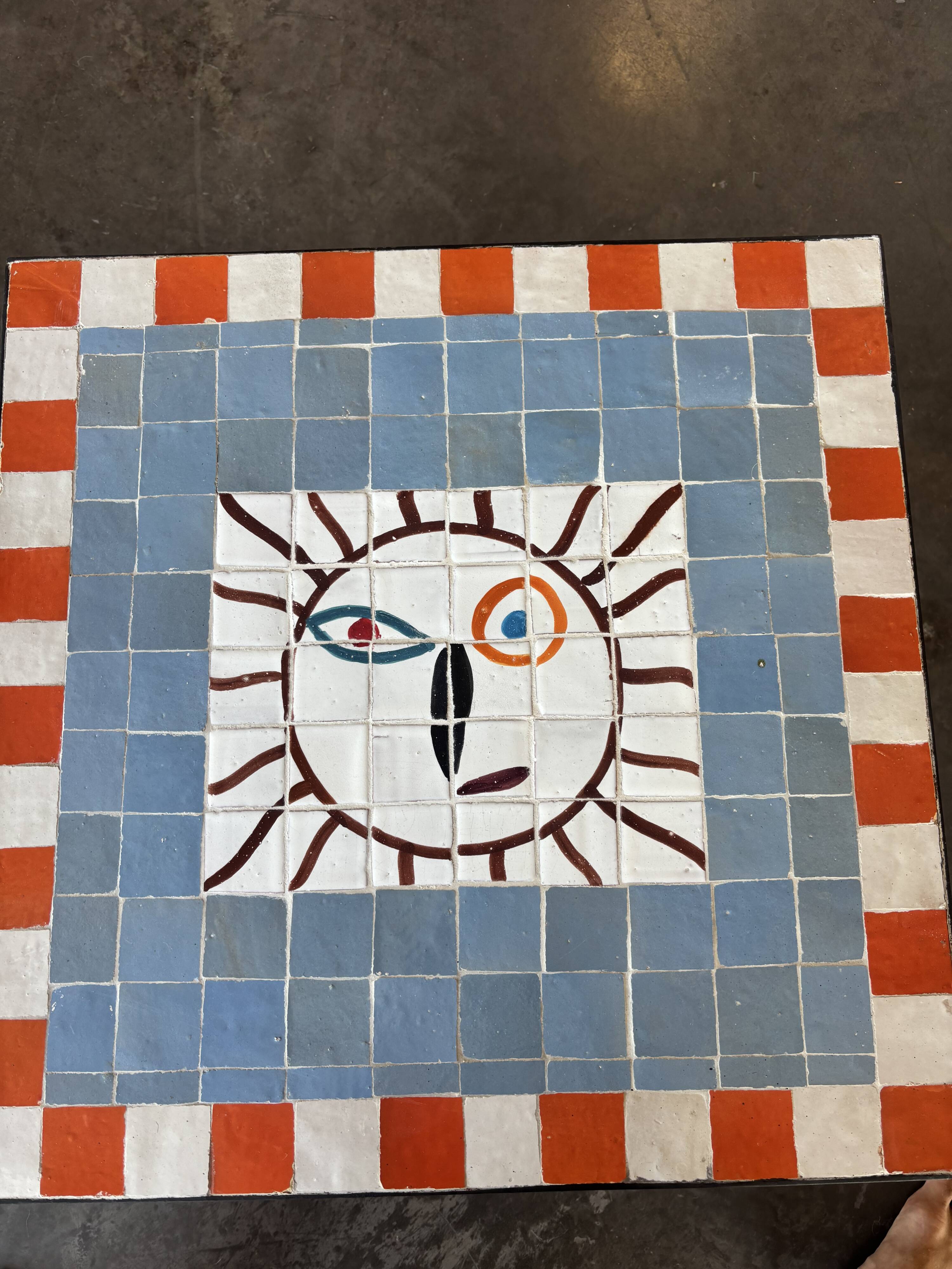 Square zellige coffee table, abstract face – 60 × 60 cm