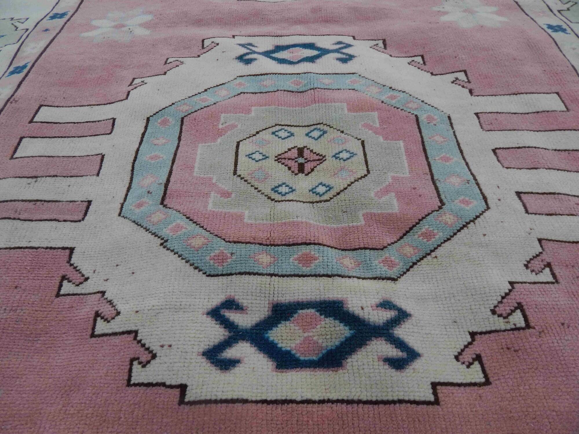Vintage handmade Turkish rug 175x240 cm