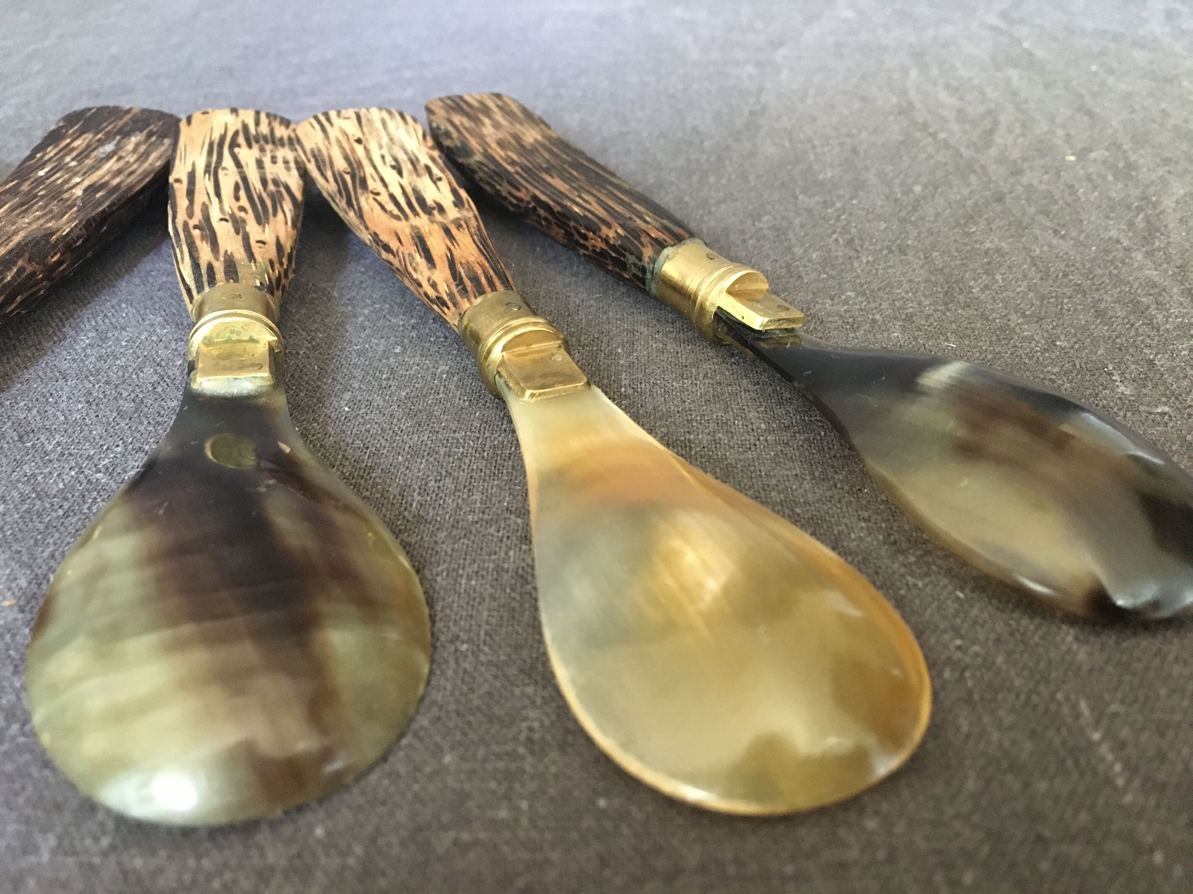 Set of 7 horn and wood spoons