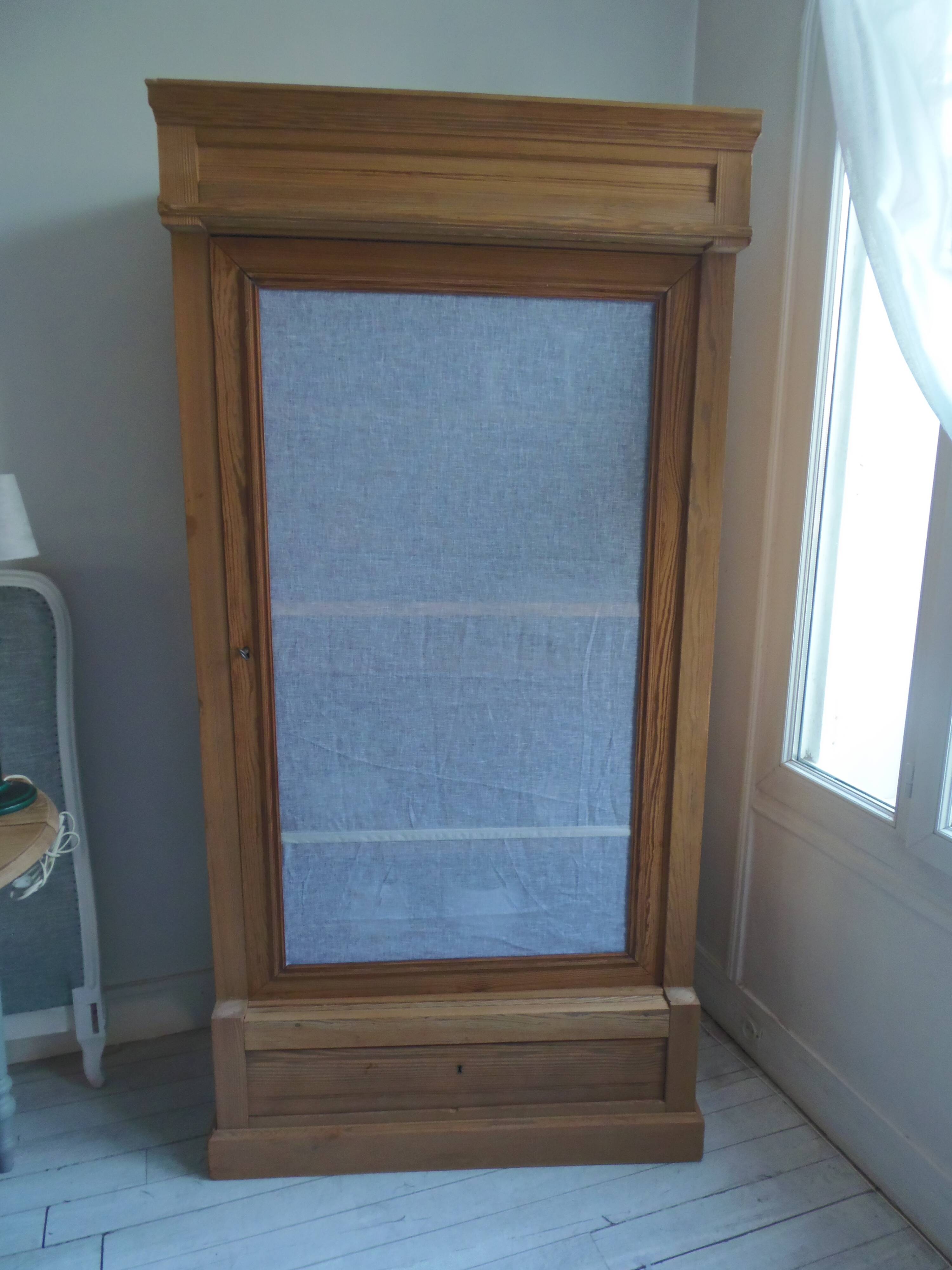 Lingerie, wardrobe, dresser from 1905 in pitch pine with a waxed finish.
