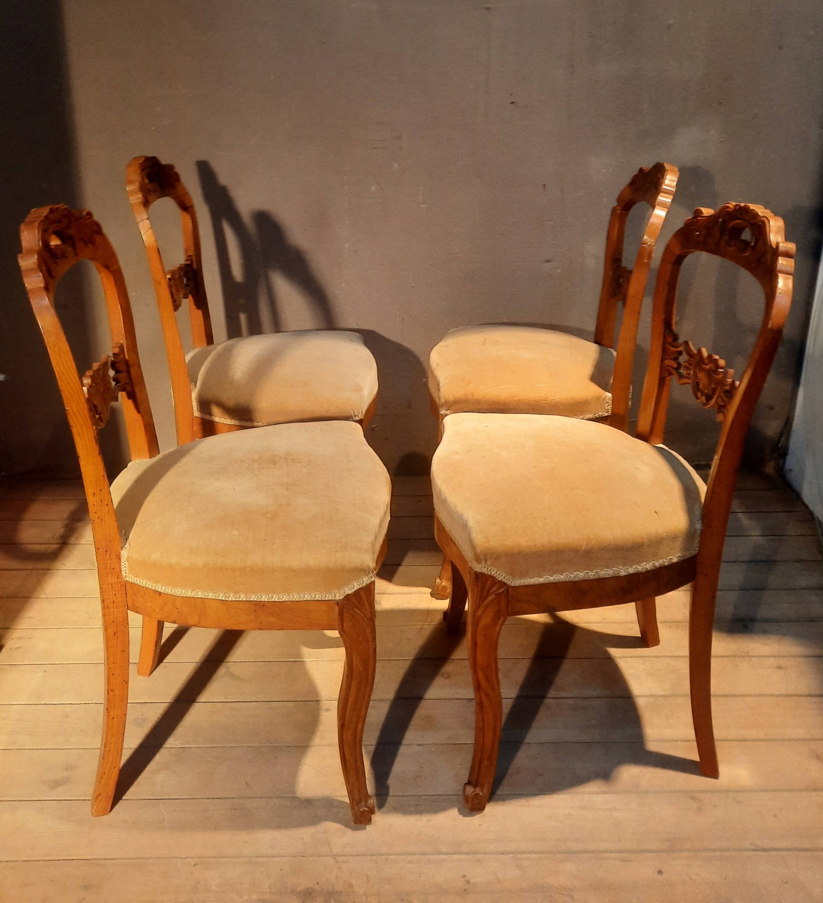 Set of 4 blond braked chairs