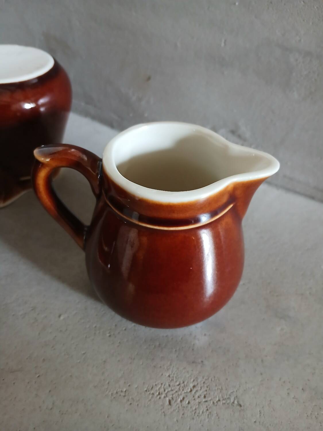 5 small milk pots/bistro cream