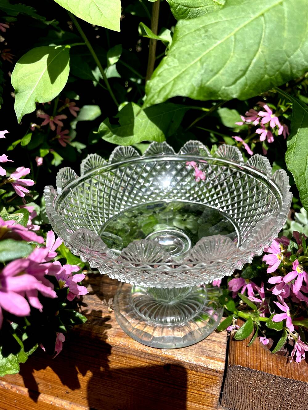 Diamond tip crystal centerpiece empty deco pocket