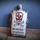 Enameled plate skull 1