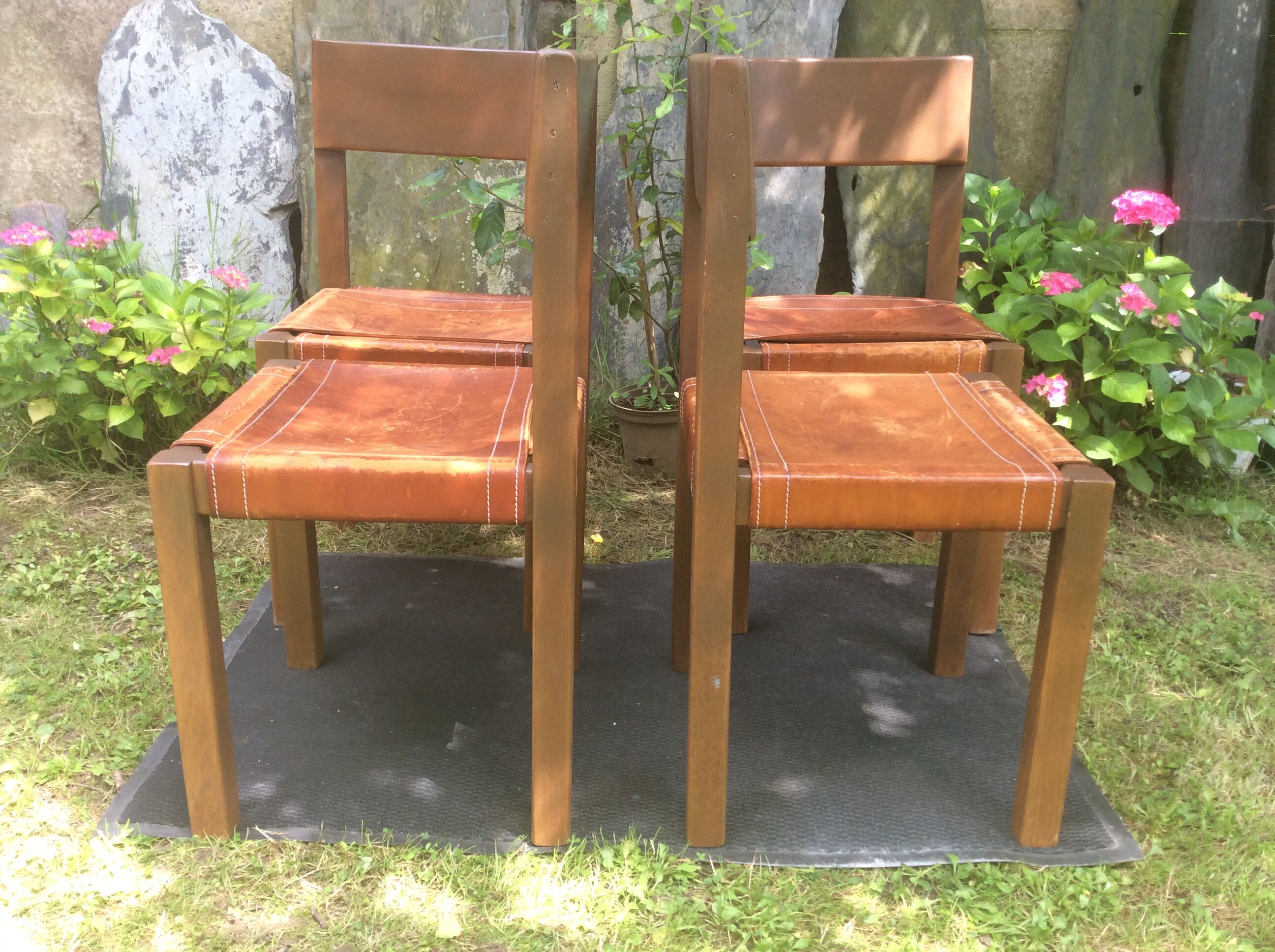 Series of 4 vintage chairs with elm base and brown leather seats in the Pierre Chapo way.