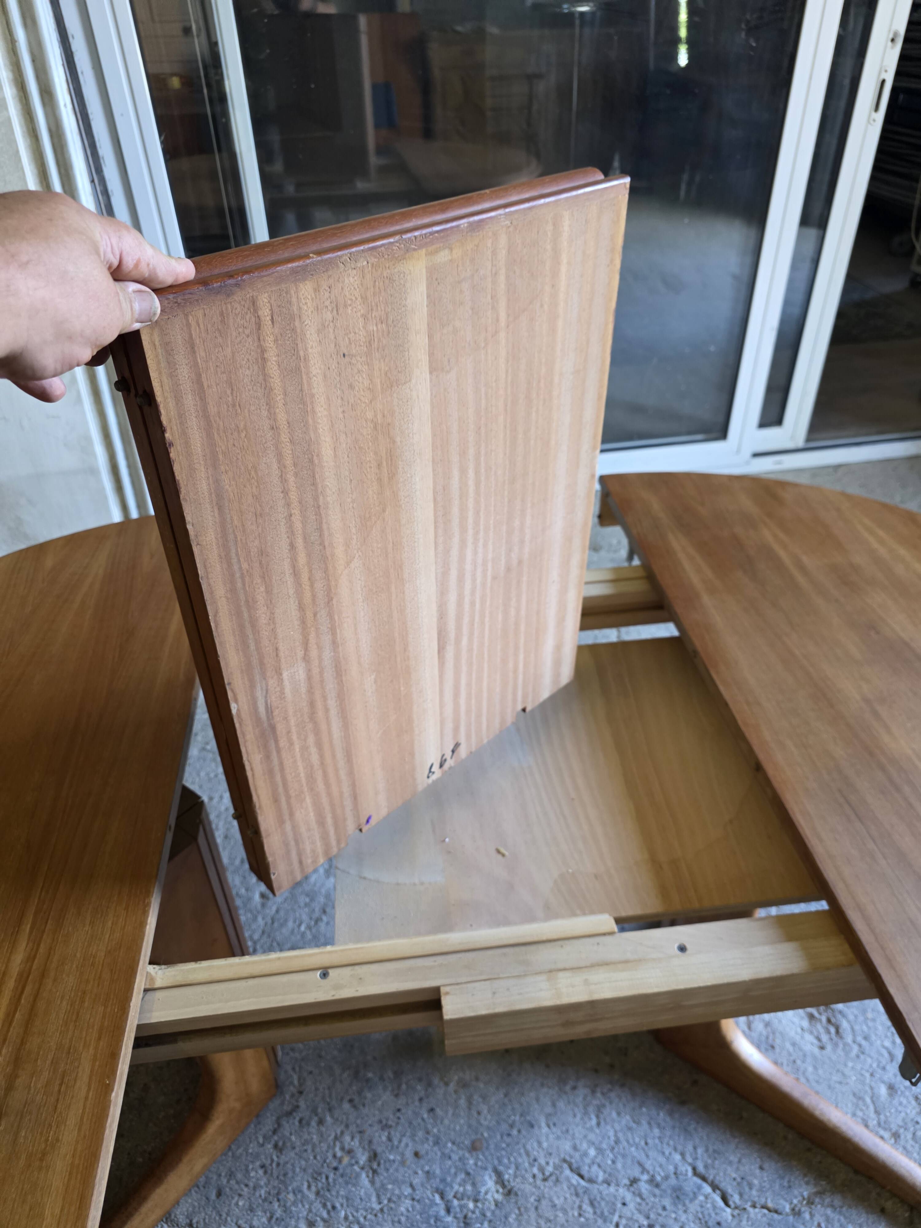 Table extensible Baumann en teck des années 60, (2 rallonges)