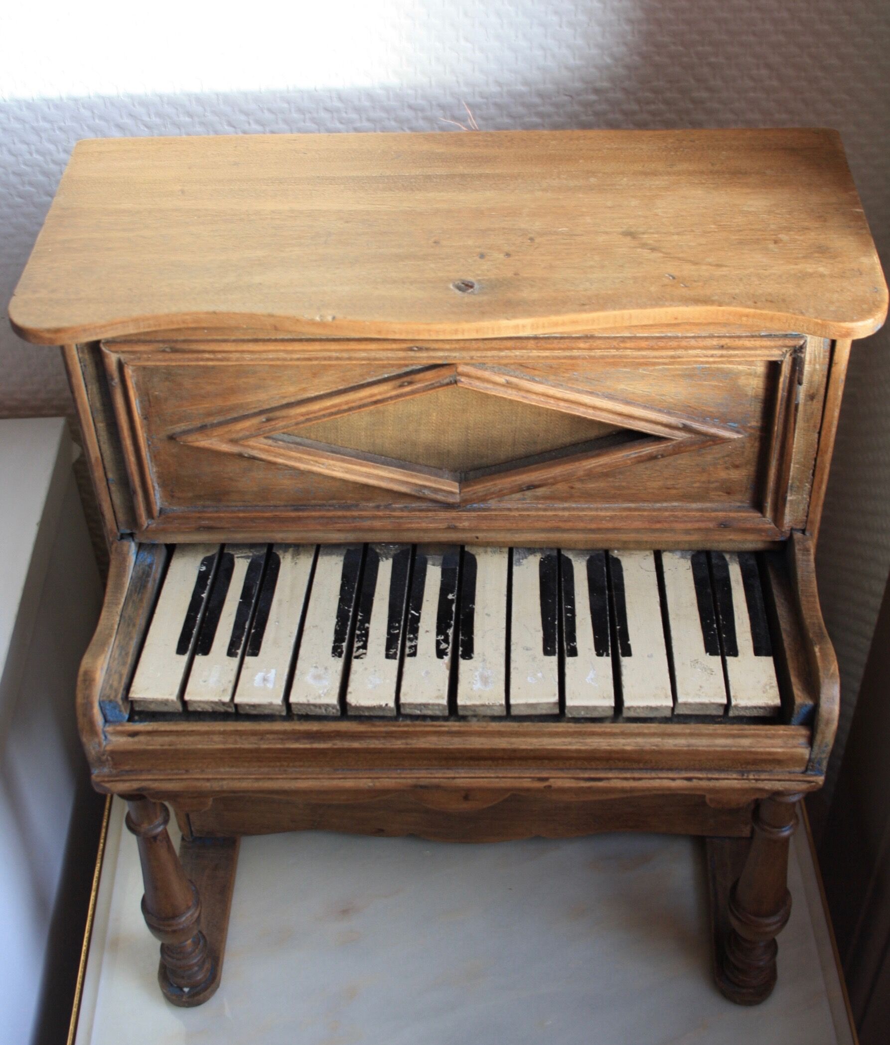 Former piano wood carved