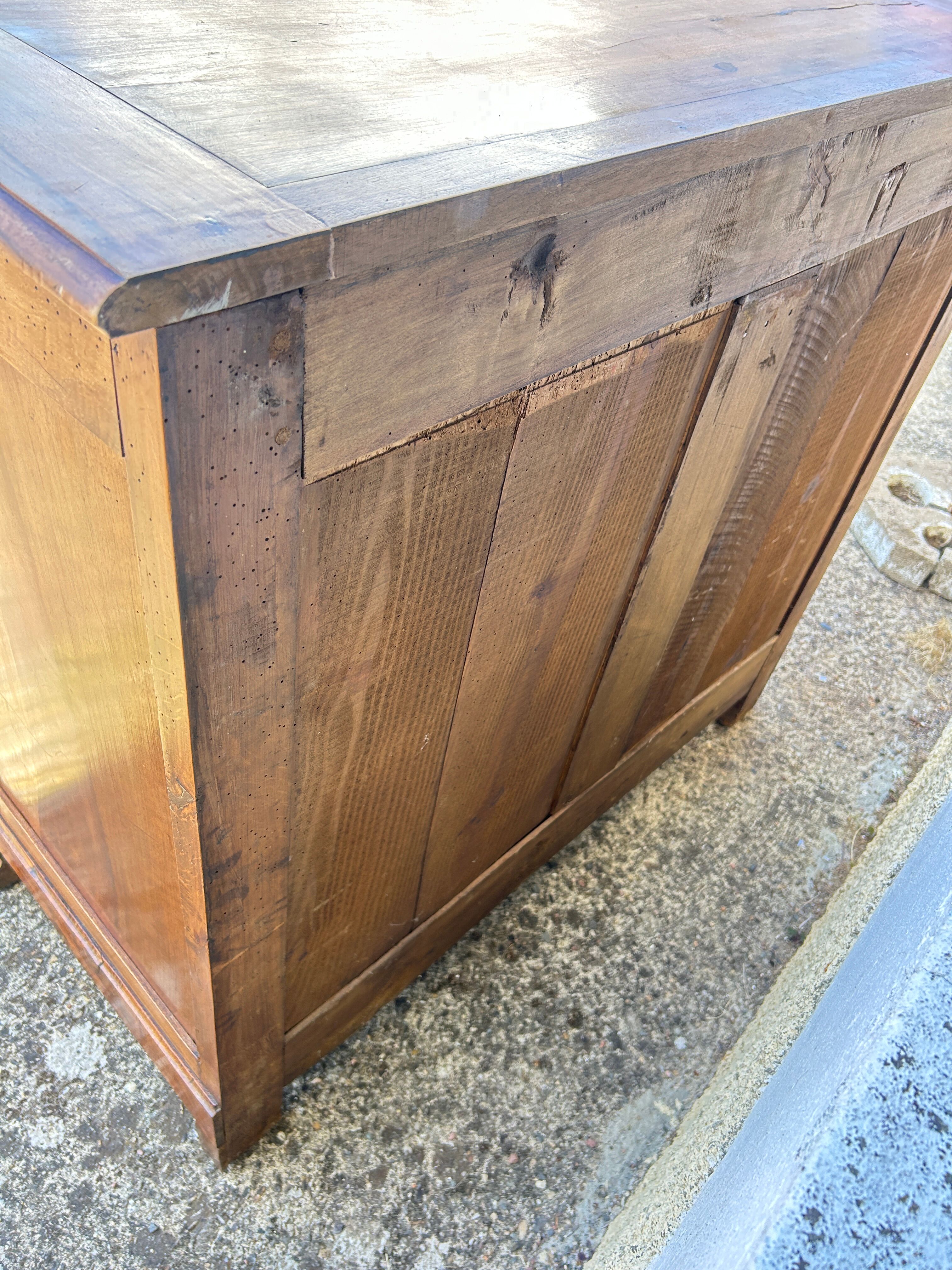 Buffet bas Style Louis Philippe en noyer