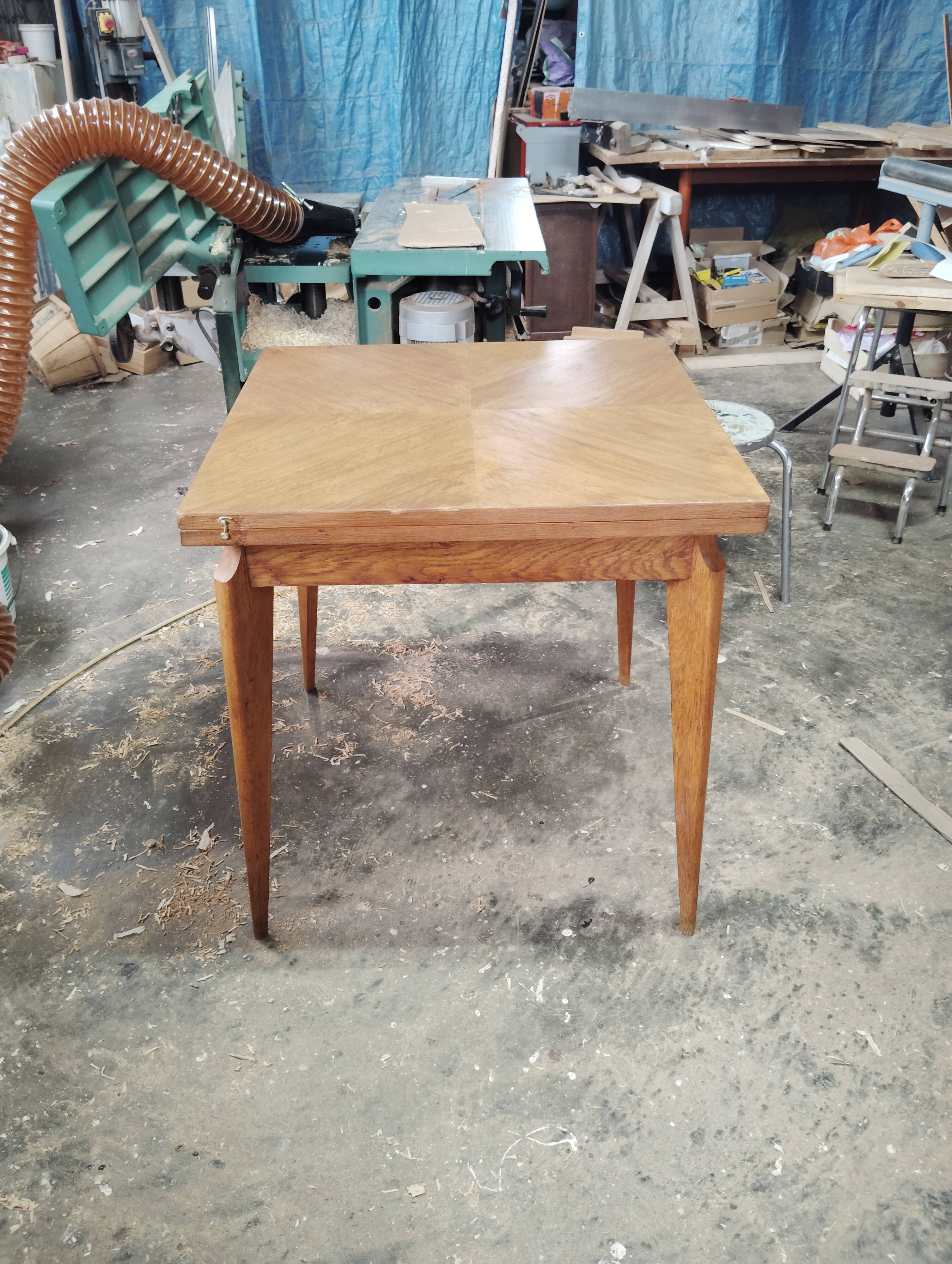 Scandinavian portfolio table