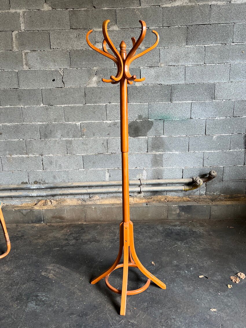 Baumann parrot coat rack