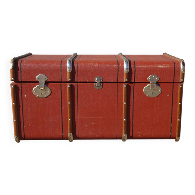 Ancienne malle de voyage cintrée