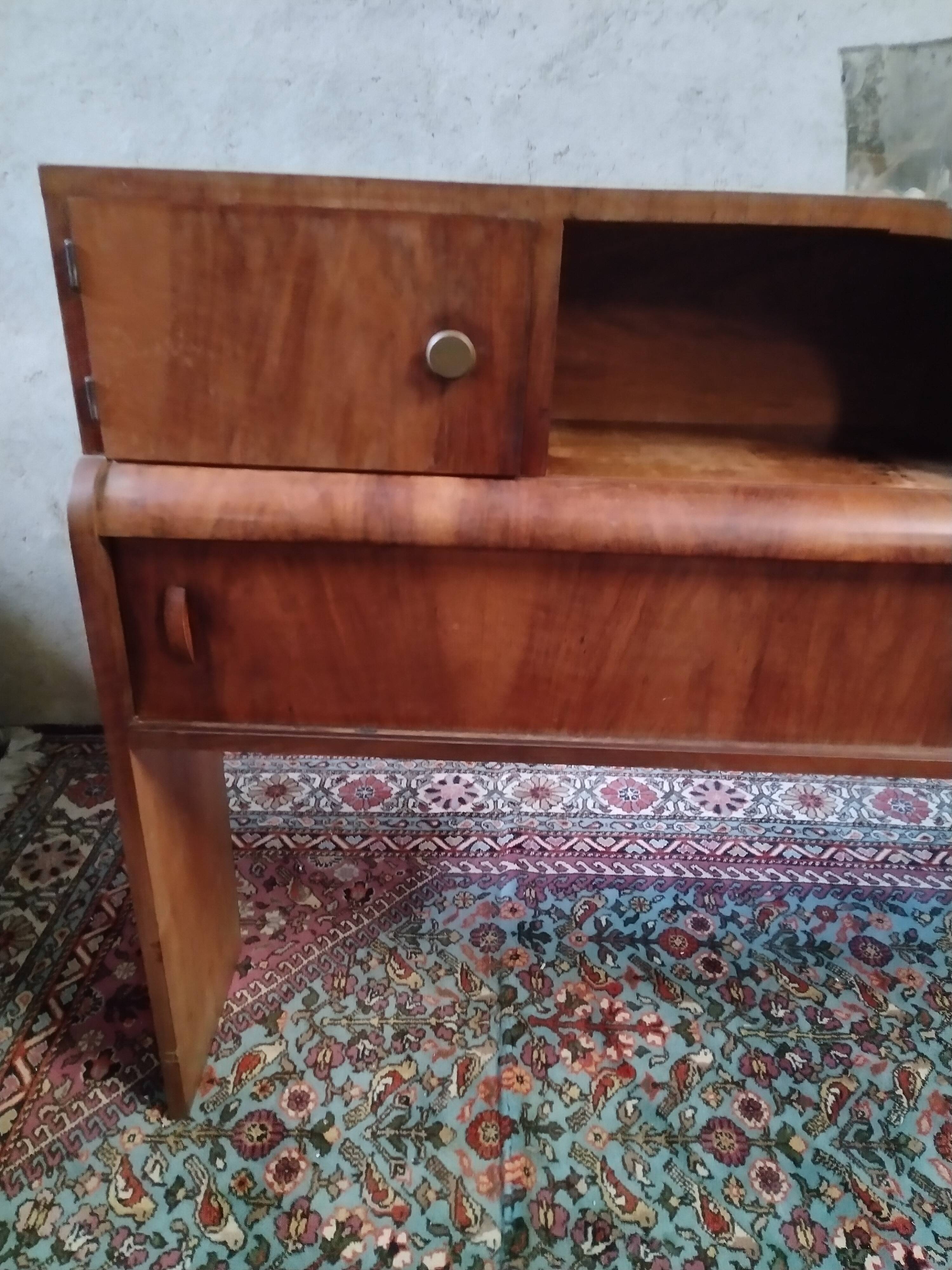 Art deco headboard in walnut bramble