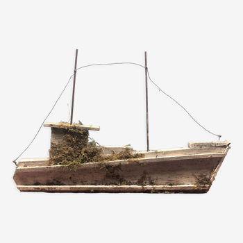 Stylized model of a 50's boat
