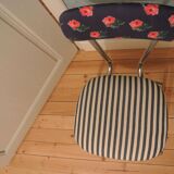 2 retro chairs