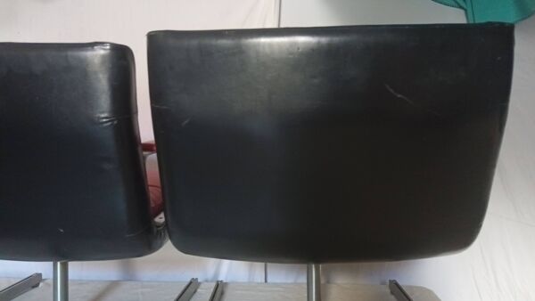 Paire de fauteuil en cuir de Raphael Raffel des années 70