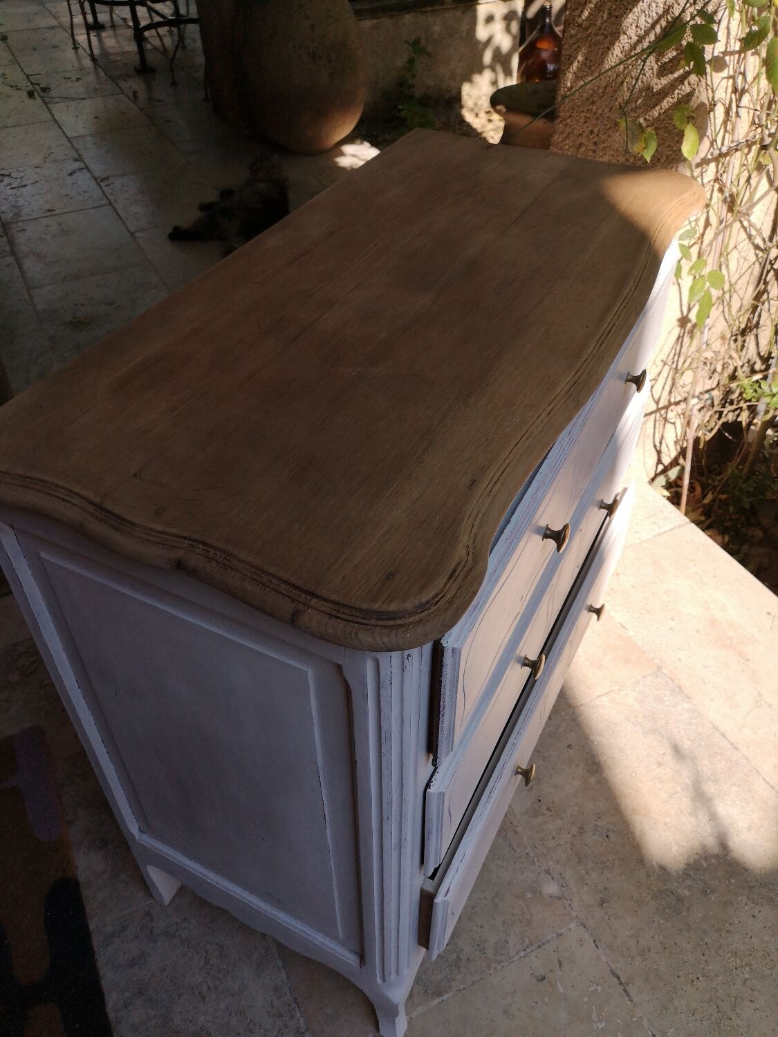 Antique chest of drawers