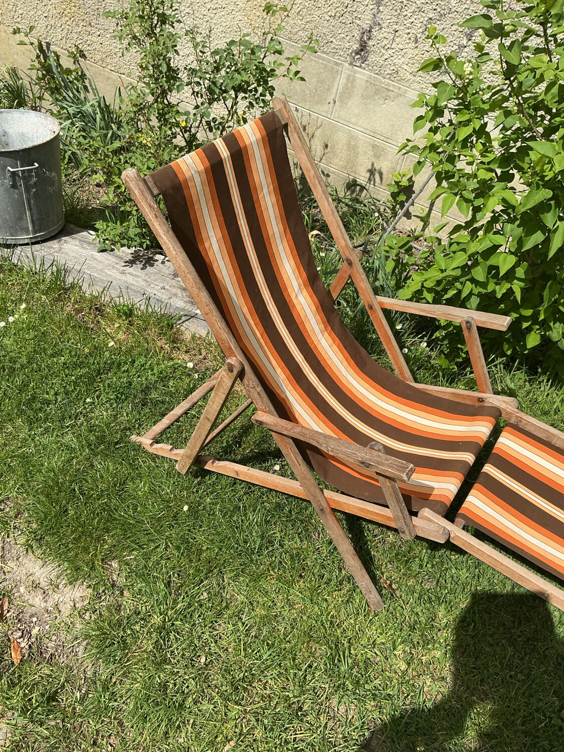 Vintage chaise longue