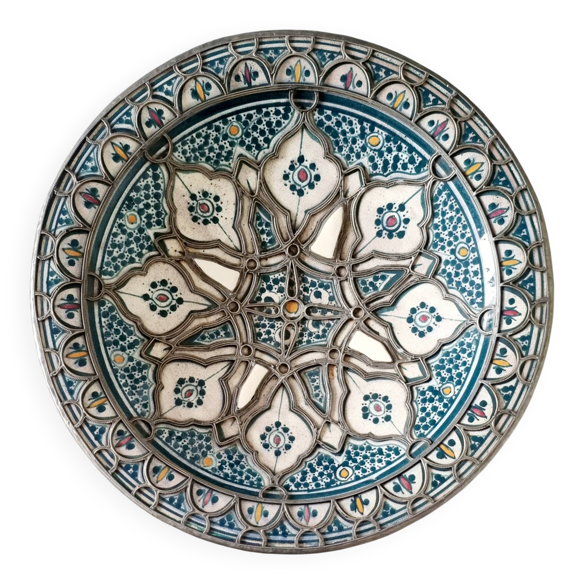 Vintage Moroccan plate in ceramic with filigree of alpaca and bone.