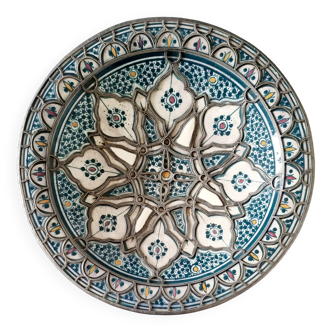 Vintage Moroccan plate in ceramic with filigree of alpaca and bone.