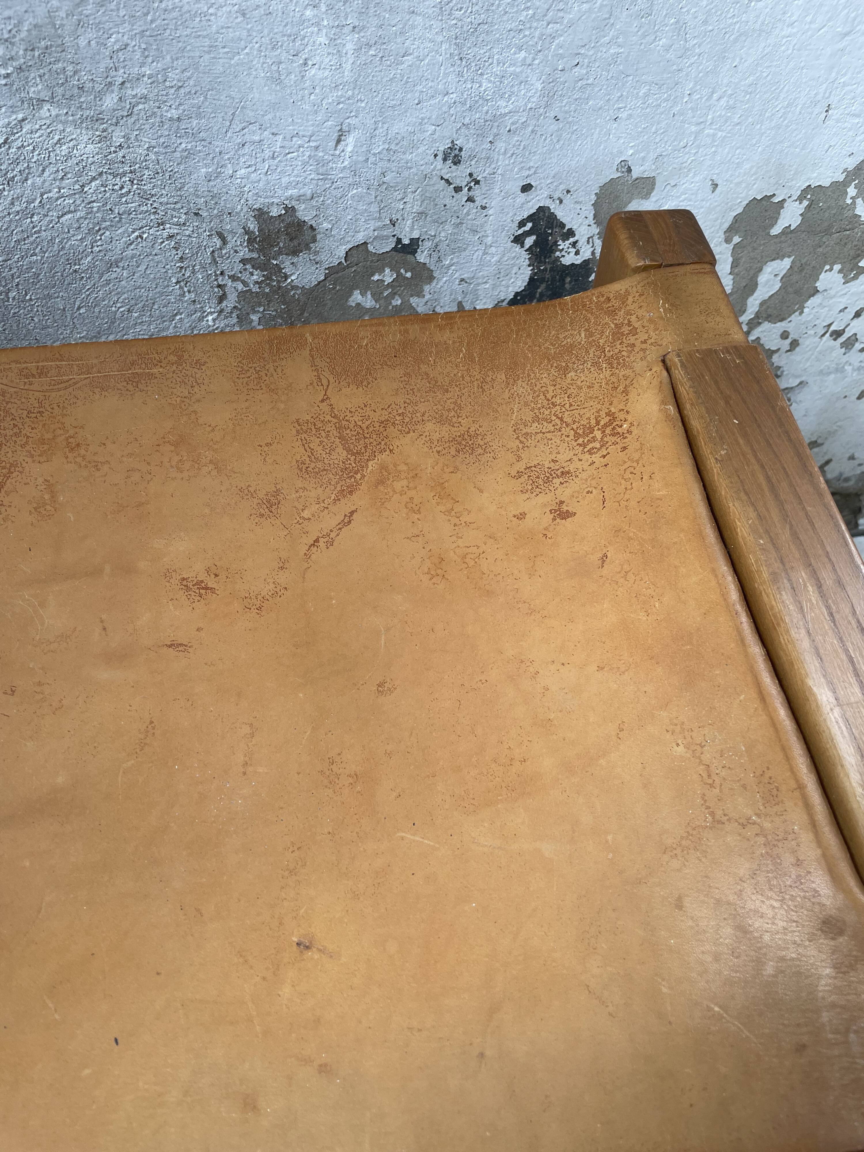 Solid elm and leather stool Maison Regain