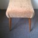 Tabouret ottoman scandinave en hêtre et peau de mouton